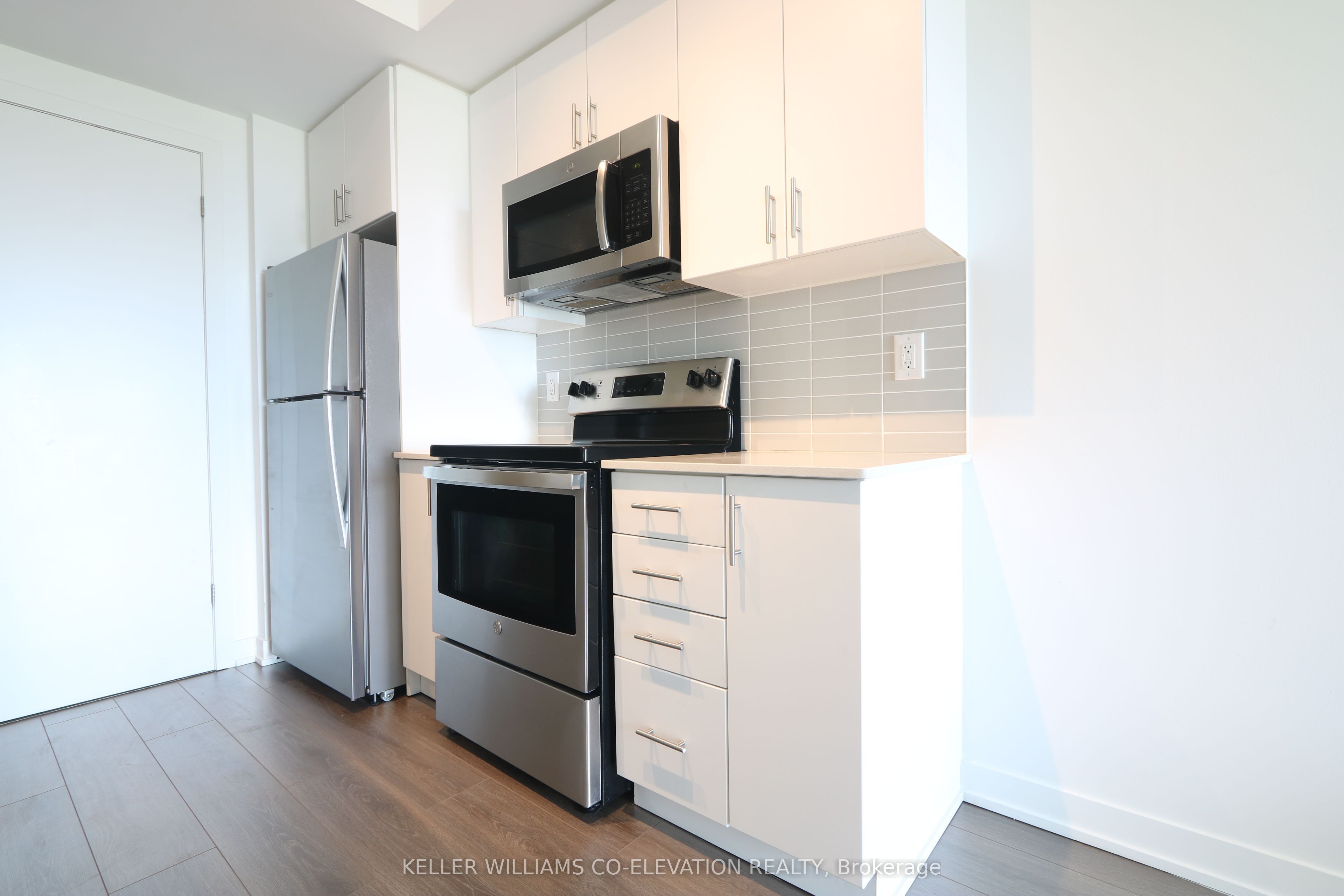 550 North Service Road, #814