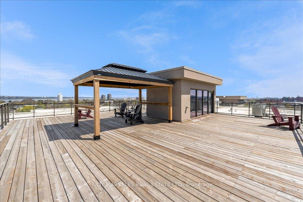2 Bedrooms Condo at 50 Murray,  Hamilton For sale