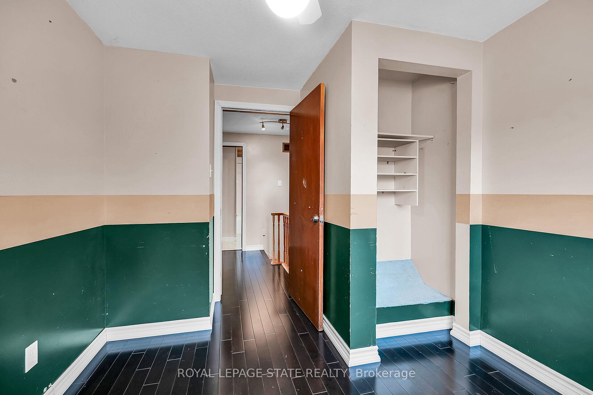 3 Bedrooms Condo at 977 Francis, Burlington For sale