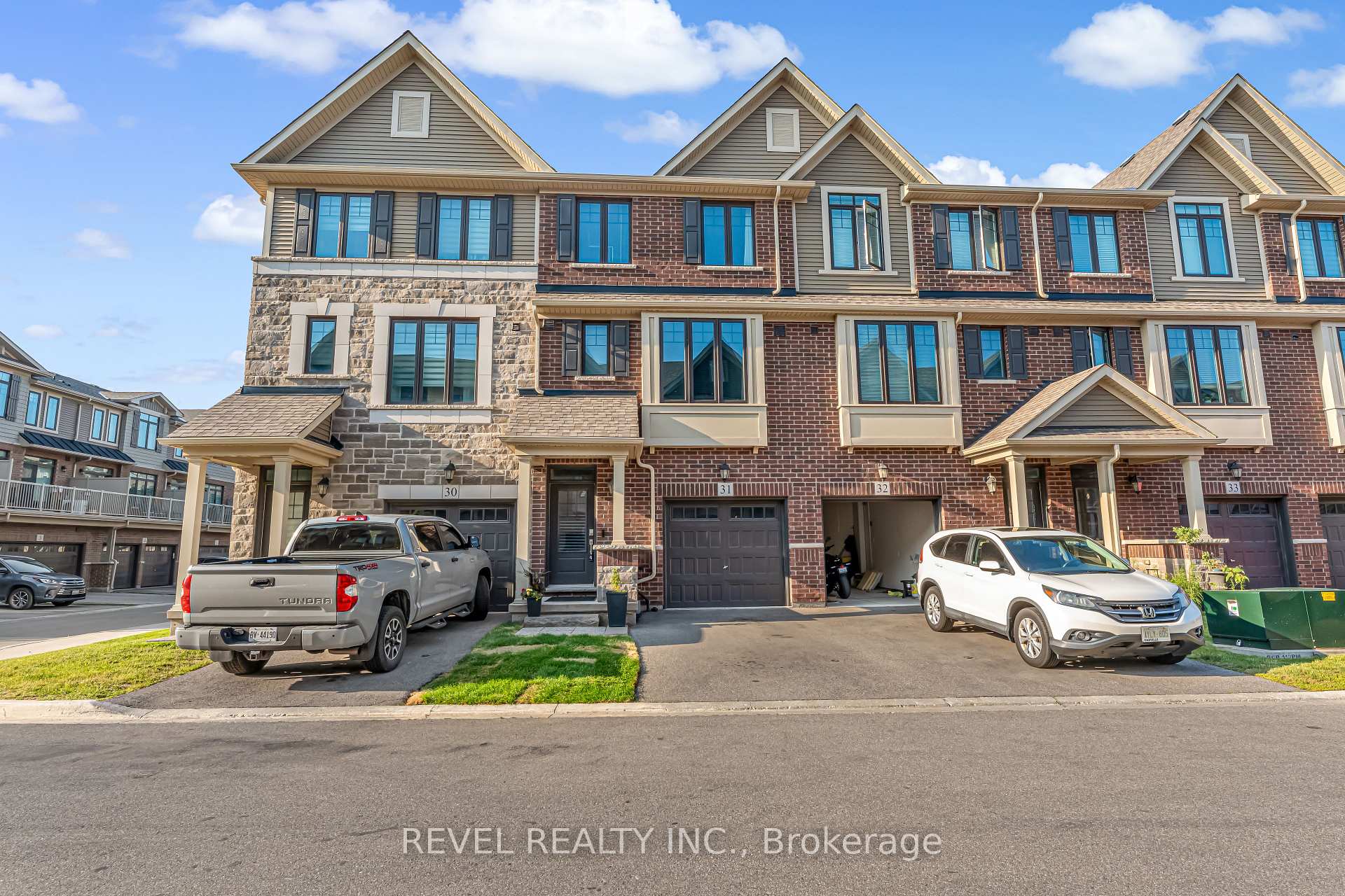 3 Bedrooms Condo at 288 Glover, Hamilton For sale