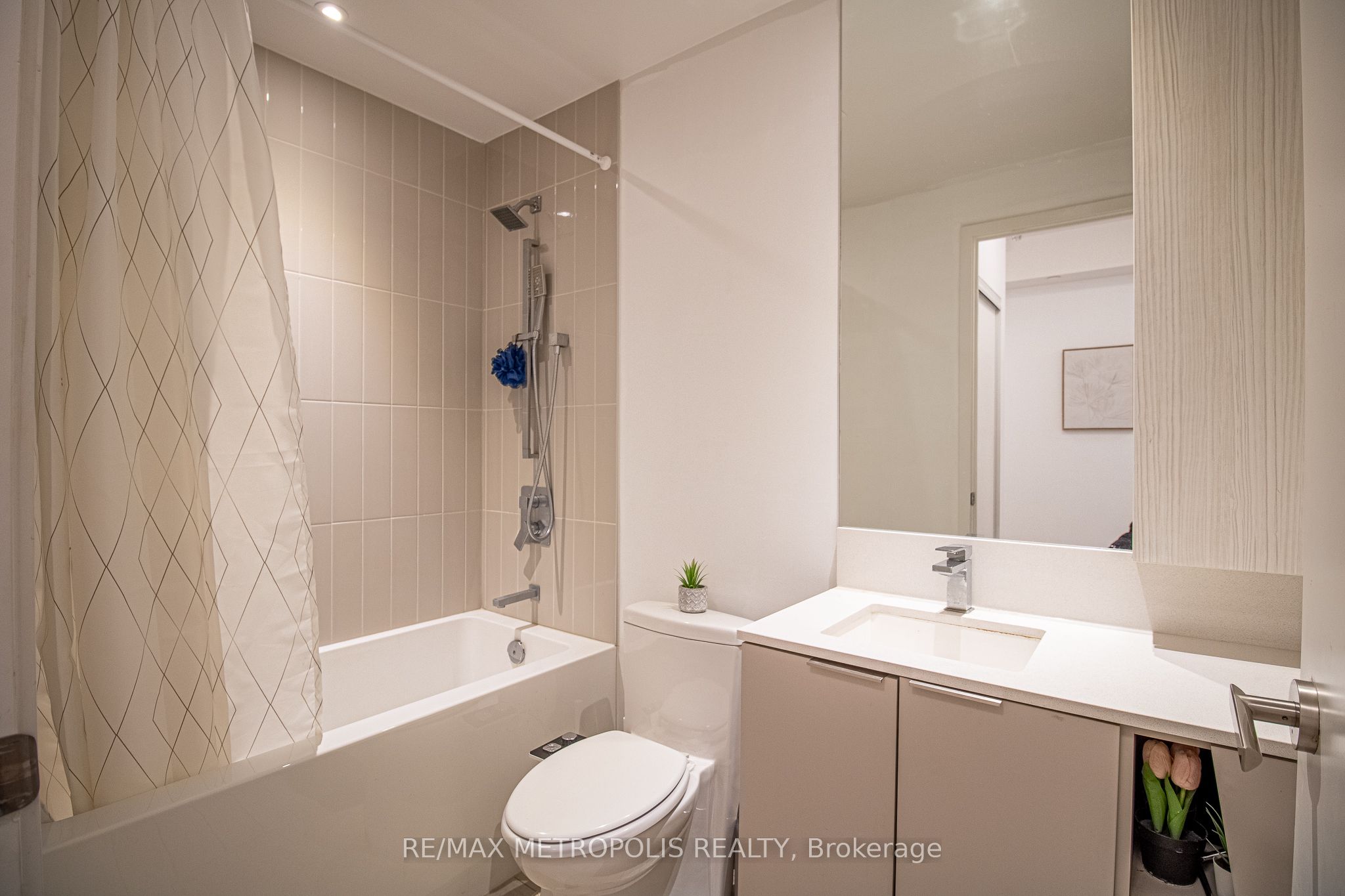 3900 Confederation Parkway, #216