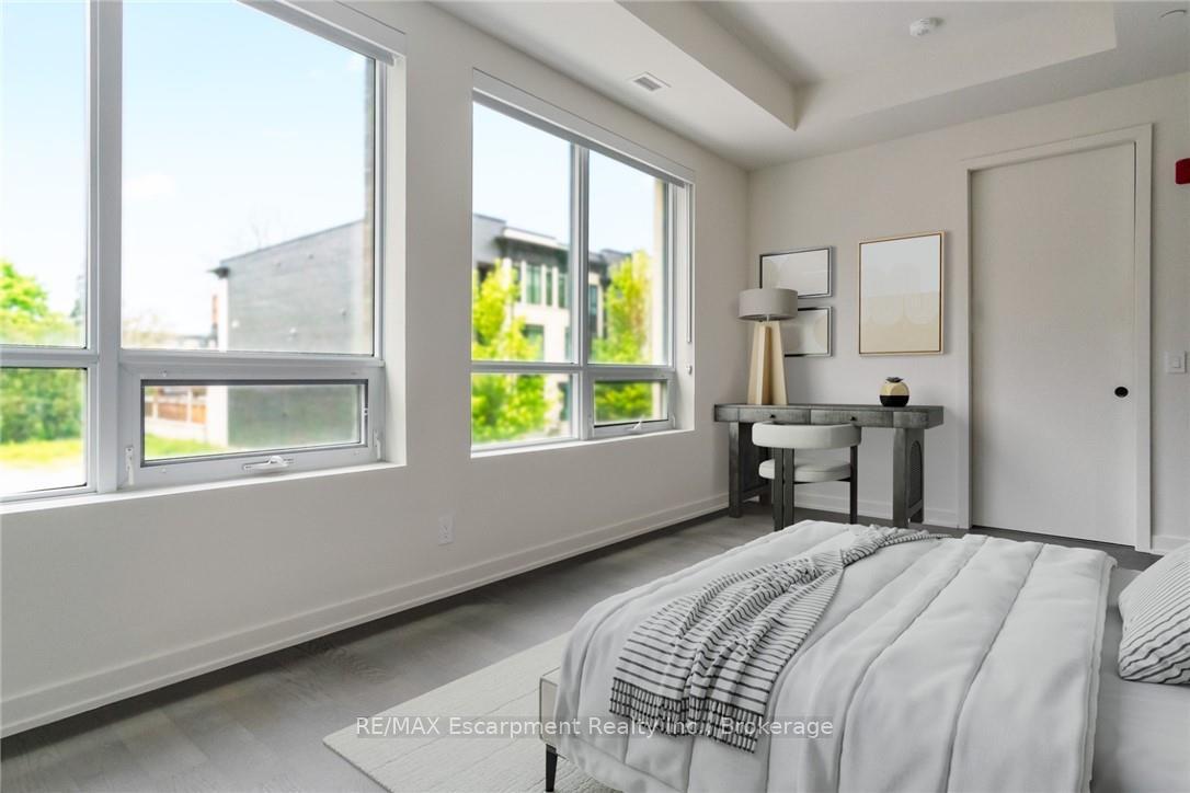 4 Bedrooms Condo at 123 Maurice, Oakville For sale