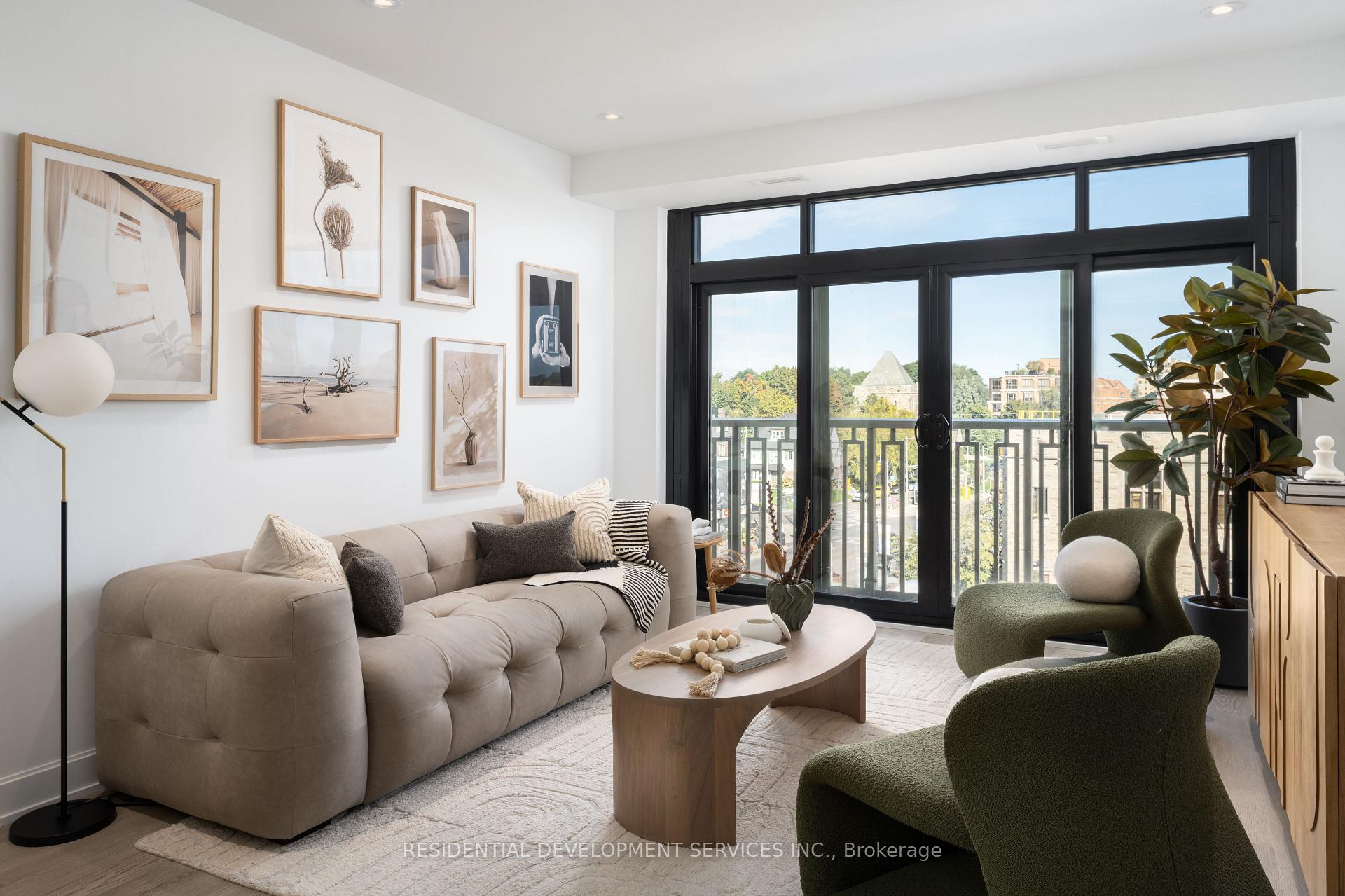 2 Bedrooms Condo at 1 Strathgowan,  Toronto For sale