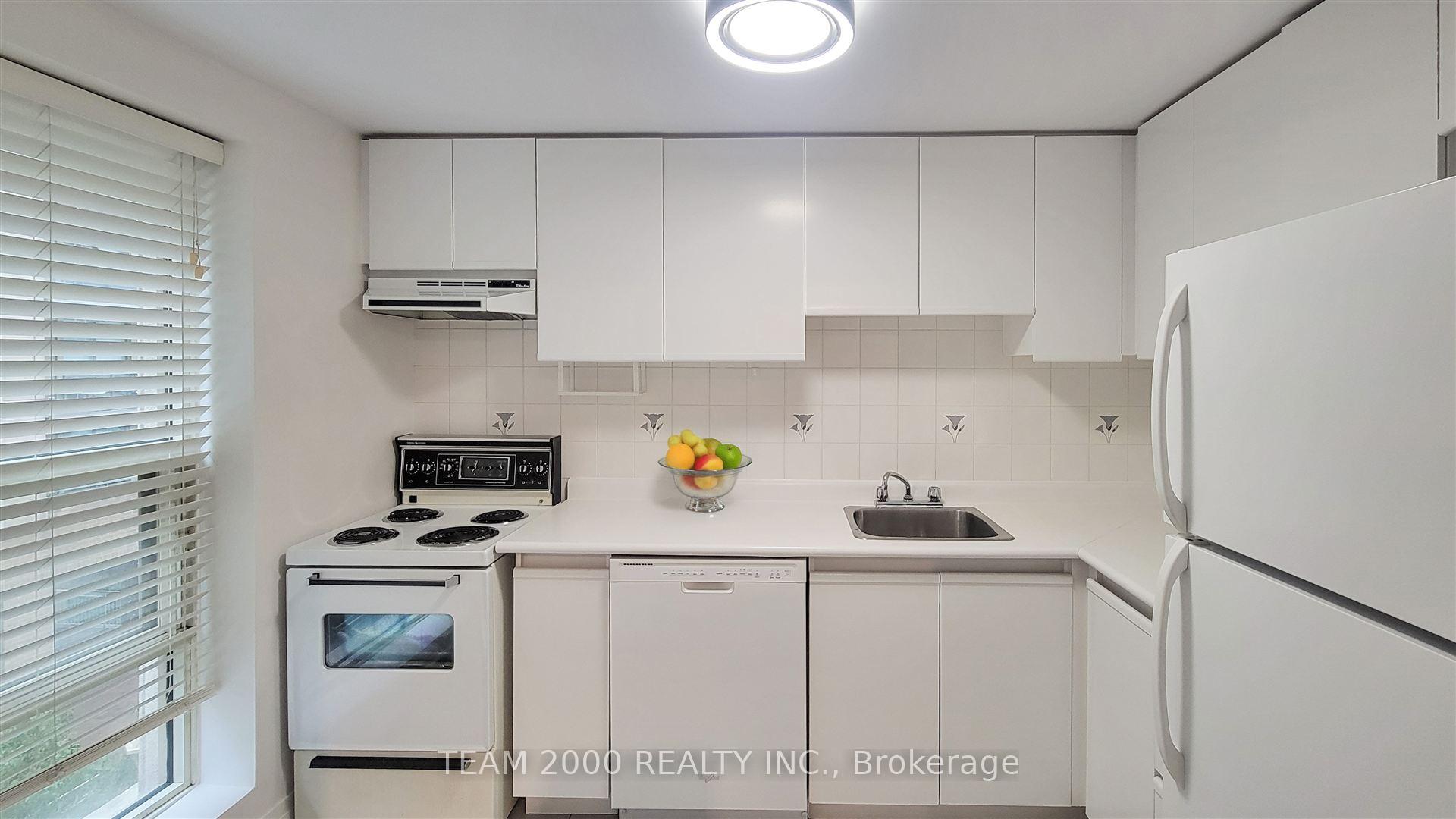 1 Bedroom Condo at 88 Charles,  Toronto For sale