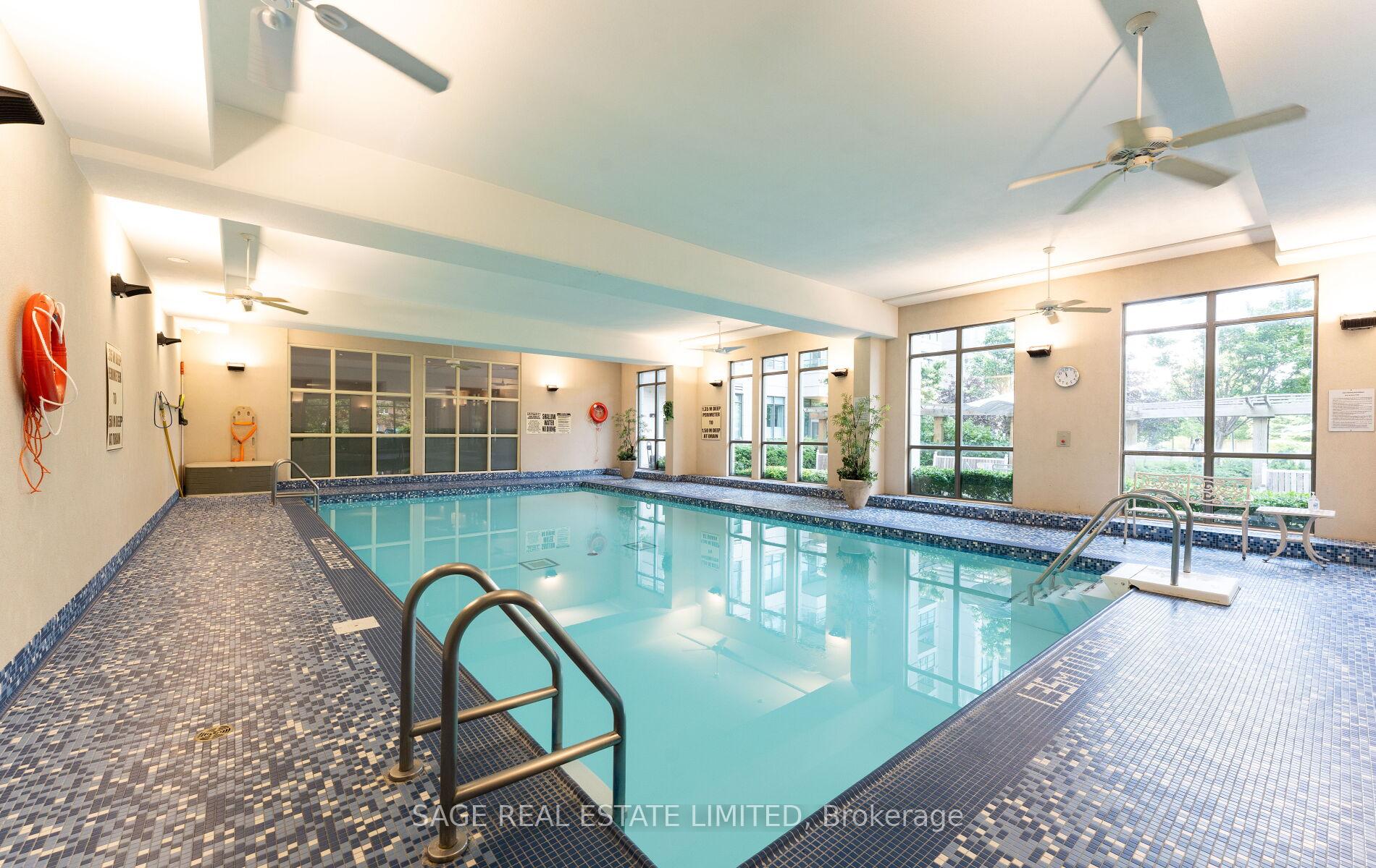 2 Bedrooms Condo at 88 Promenade, Vaughan For sale