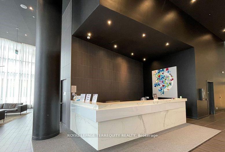 2 Bedrooms Condo at 3900 Confederation, Mississauga For sale