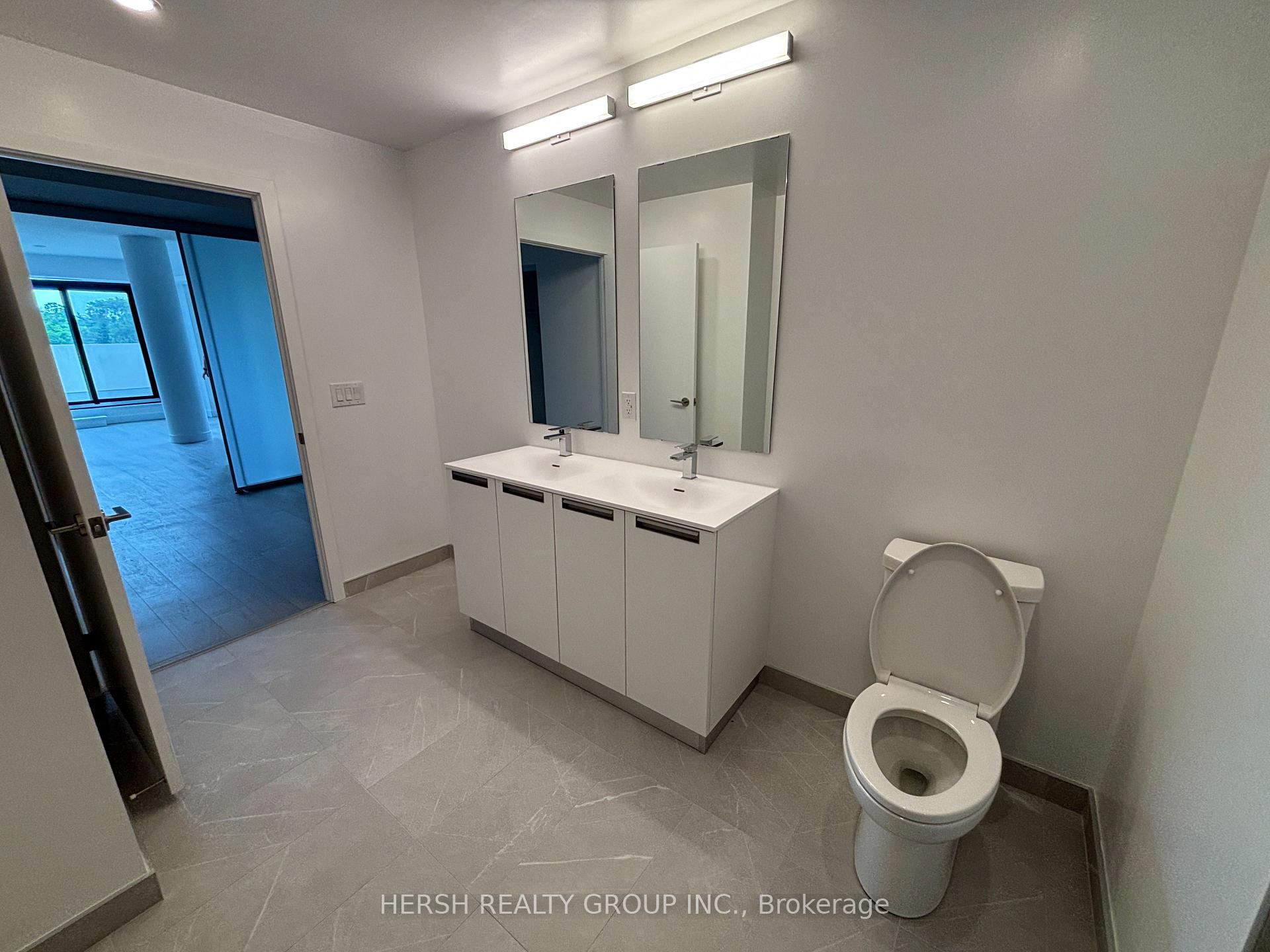 2 Bedrooms Condo at 160 Kingsway, Toronto For sale