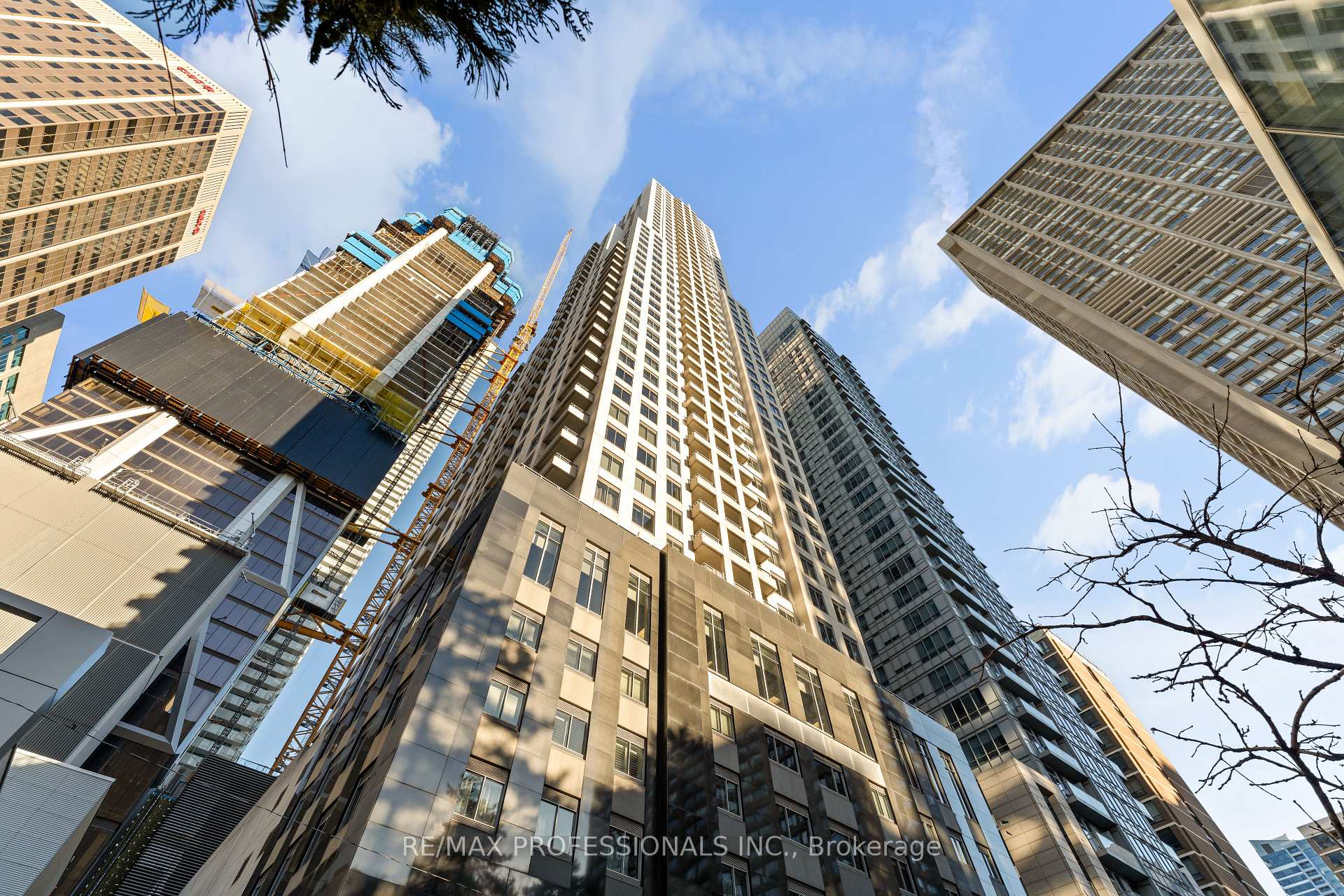 2 Bedrooms Condo at 35 Balmuto,  Toronto For sale