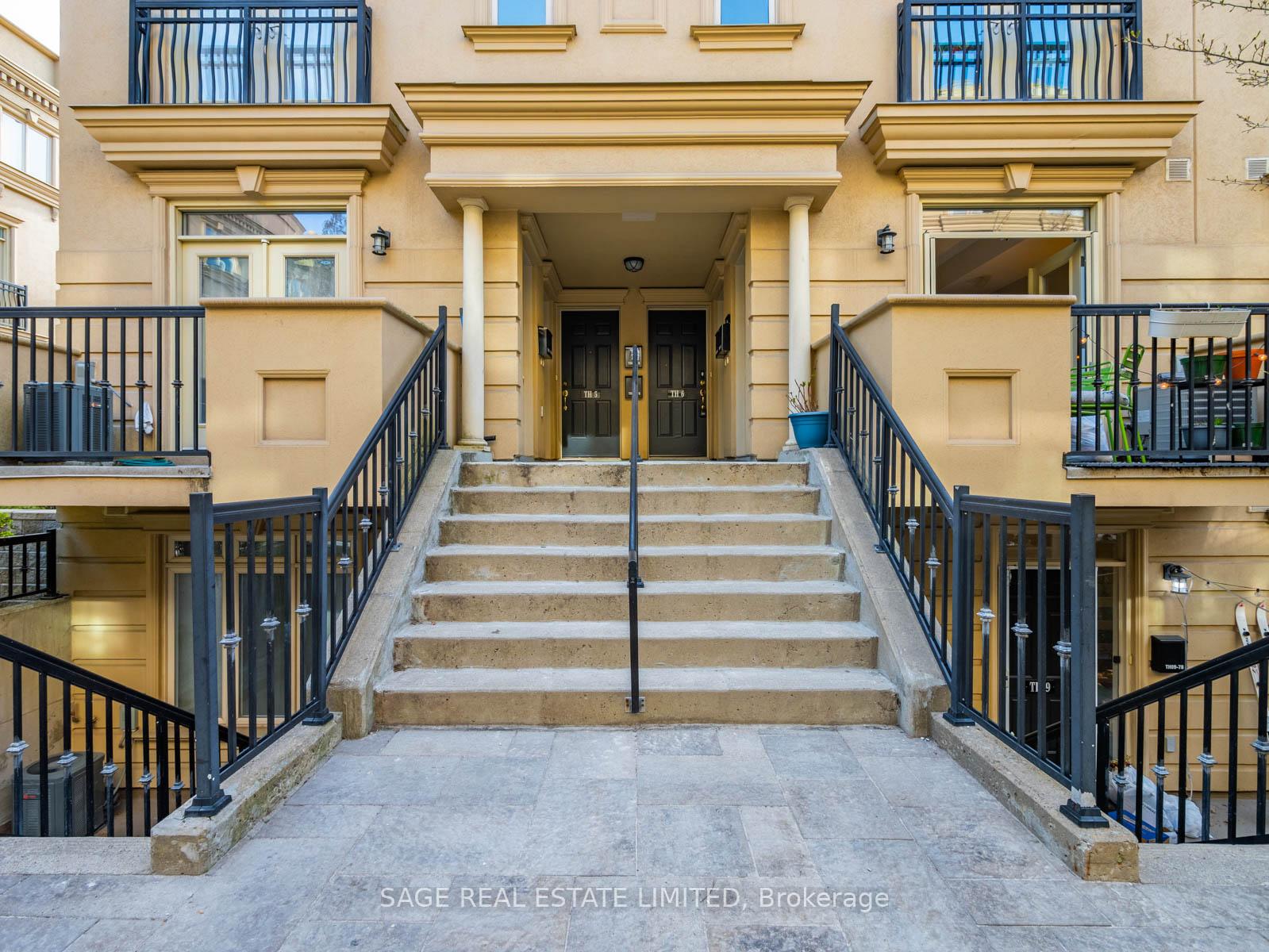 2 Bedrooms Condo at 78 Carr, Toronto For sale