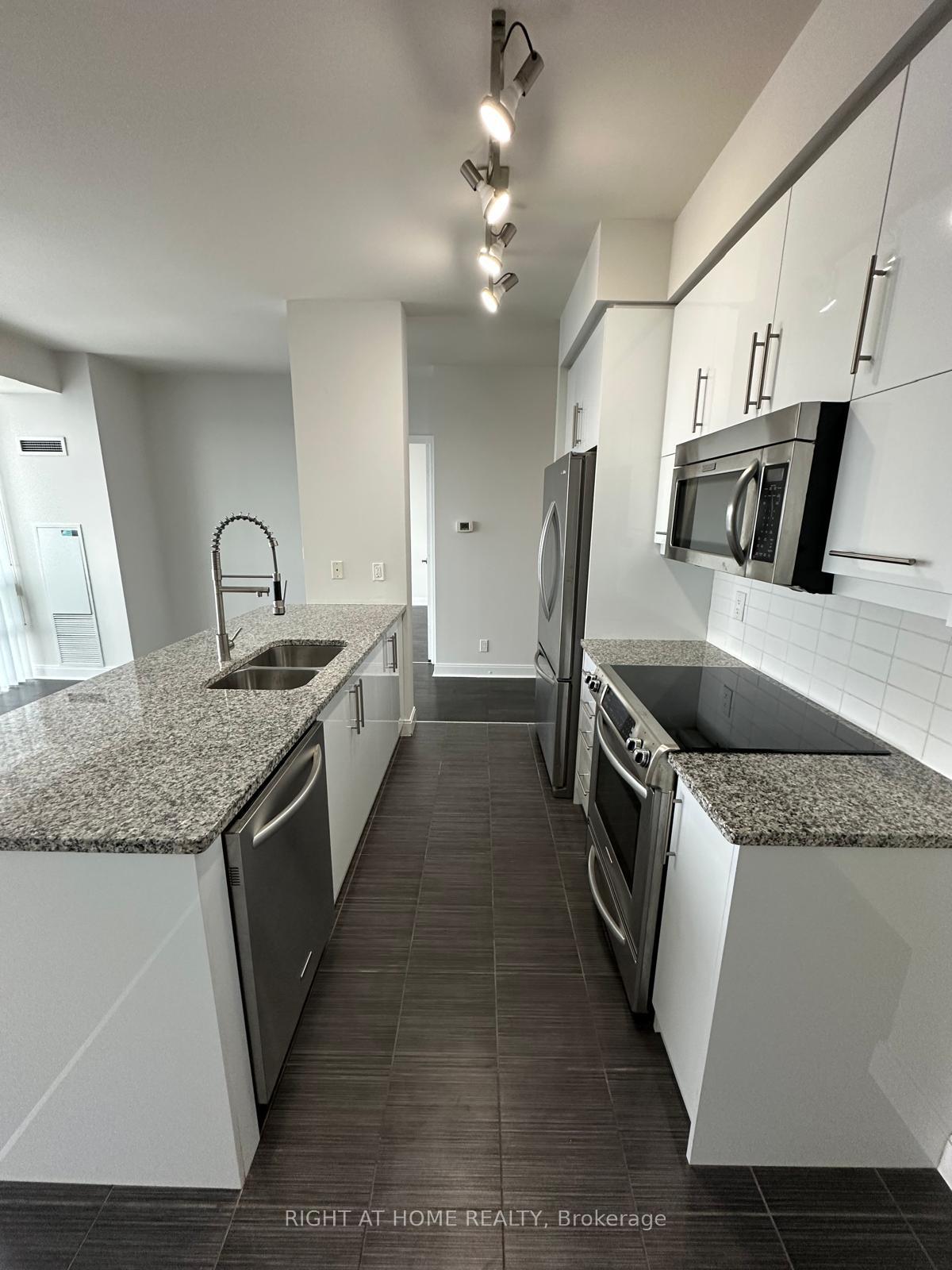 2 Bedrooms Condo at 825 Church,  Toronto For sale