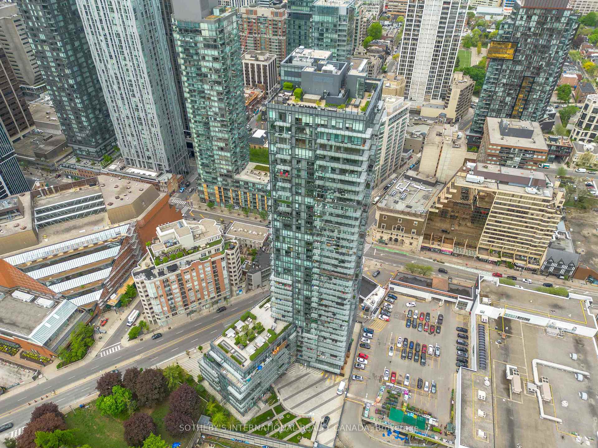2 Bedrooms Condo at 825 Church, Toronto For sale