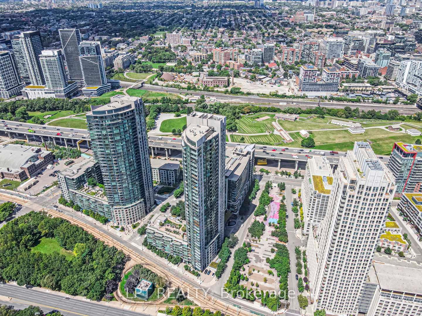 2 Bedrooms Condo at 215 Fort York, Toronto For sale
