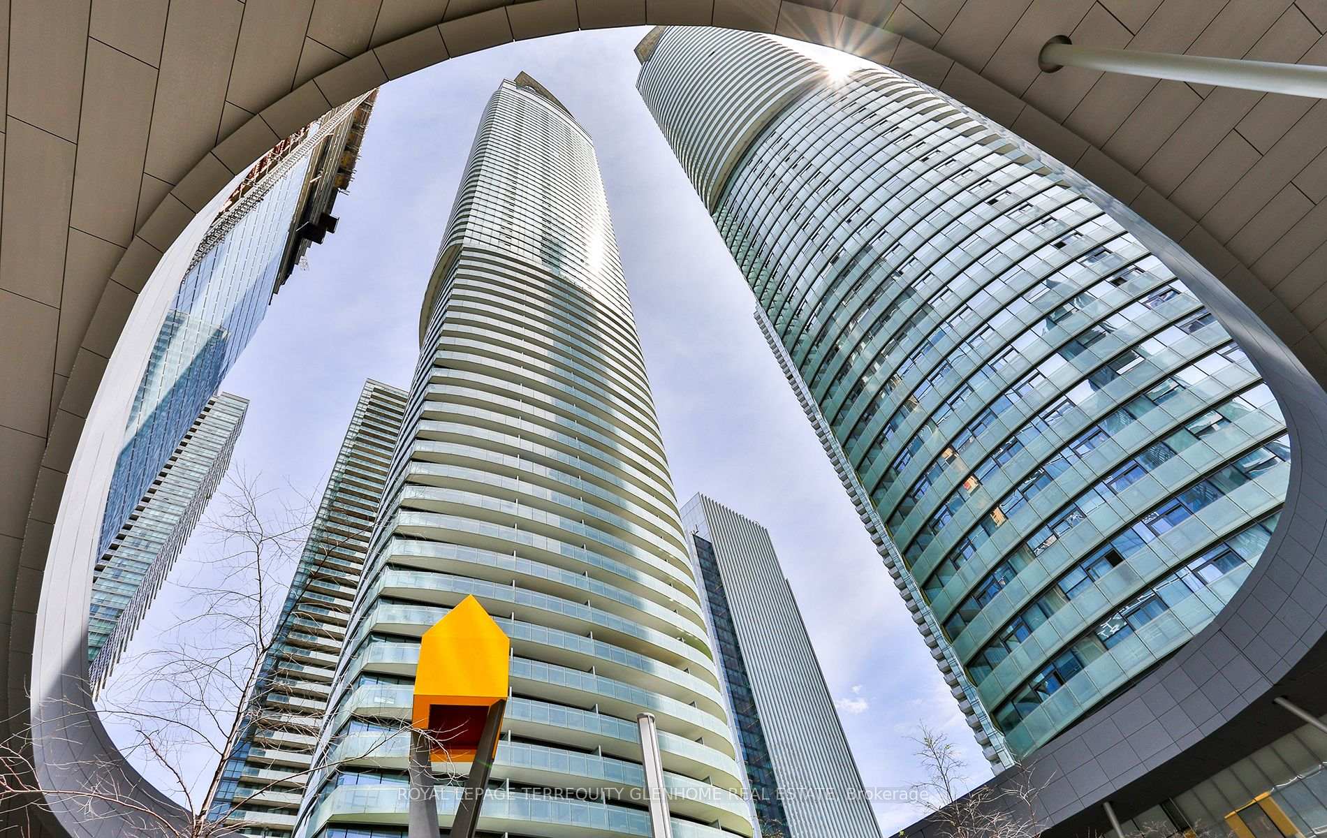 2 Bedrooms Condo at 14 York,  Toronto For sale
