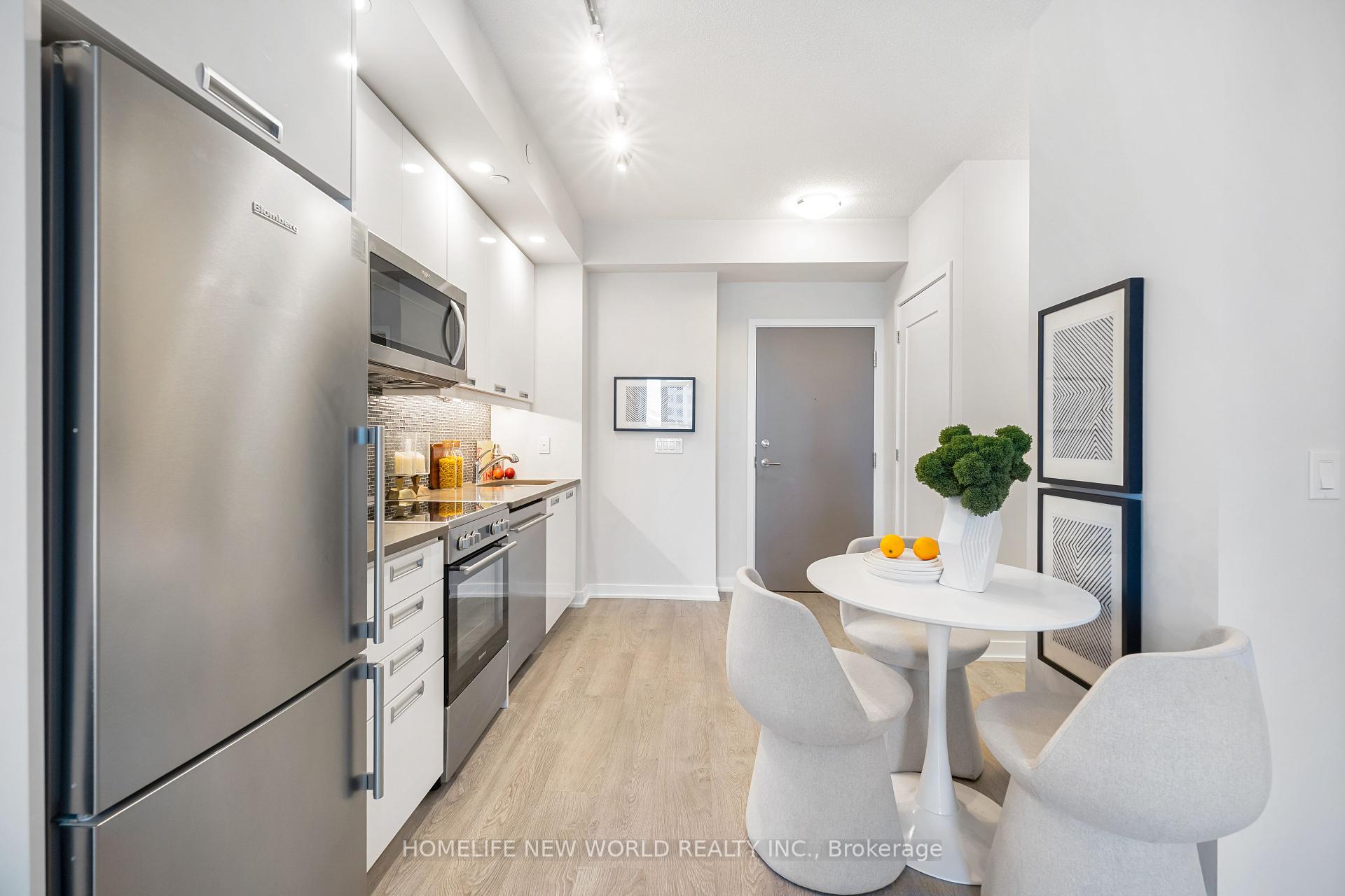 2 Bedrooms Condo at 99 John, Toronto For sale