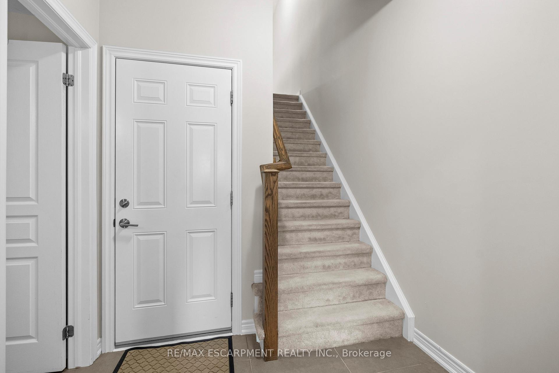 3 Bedrooms Condo at 215 Dundas, Hamilton For sale