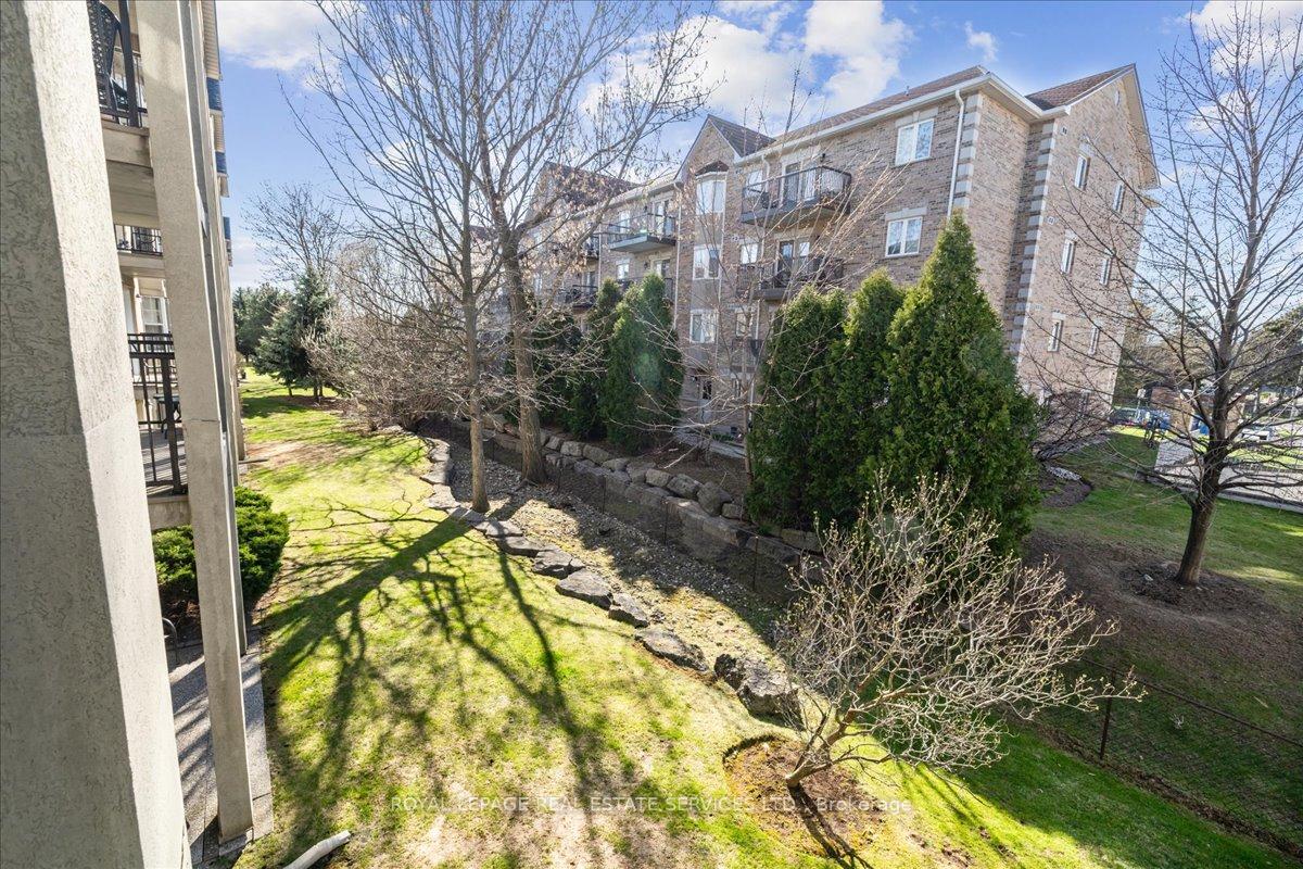 2 Bedrooms Condo at 1441 Walkers, Burlington For sale