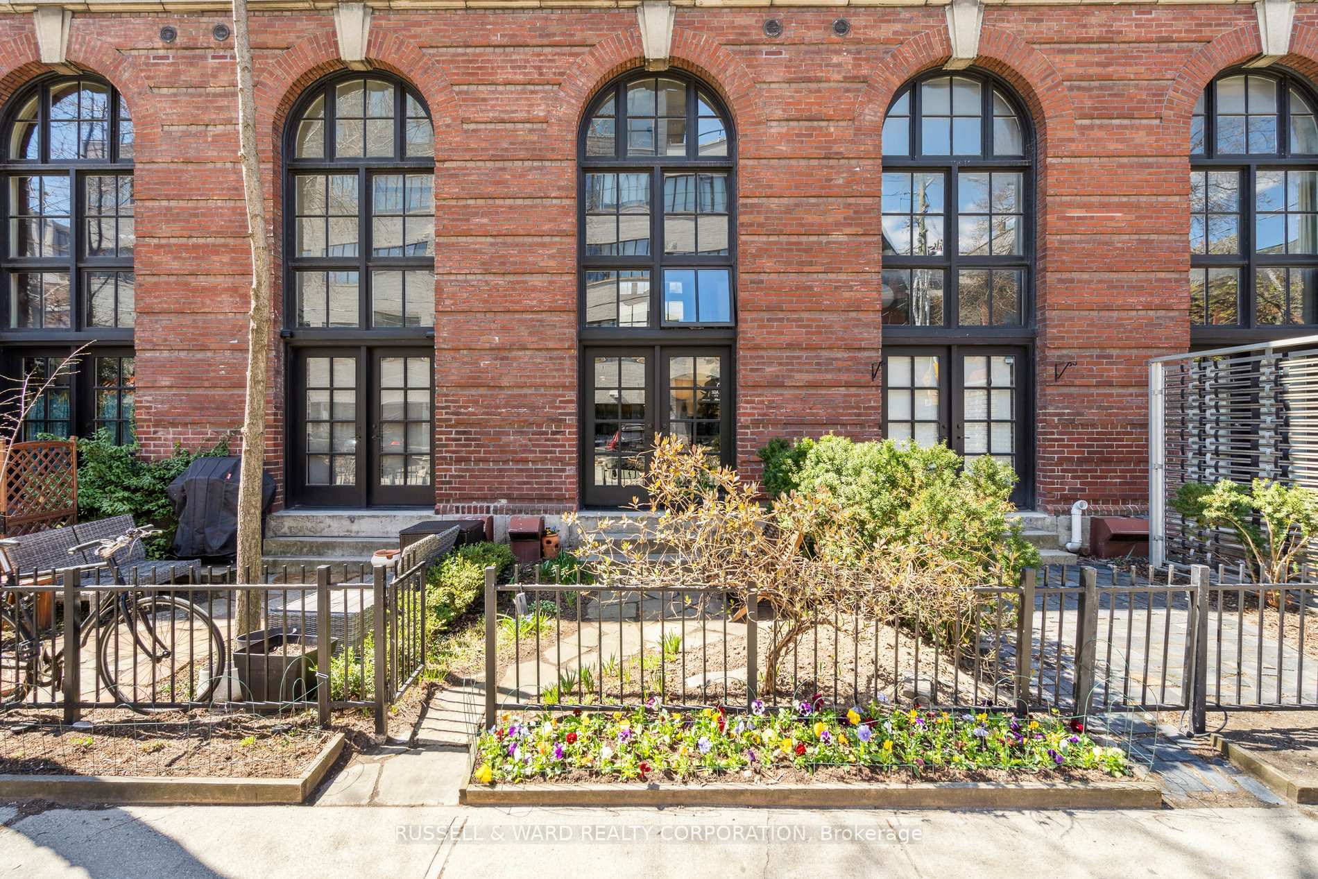 2 Bedrooms Condo at 394 Euclid,  Toronto For sale
