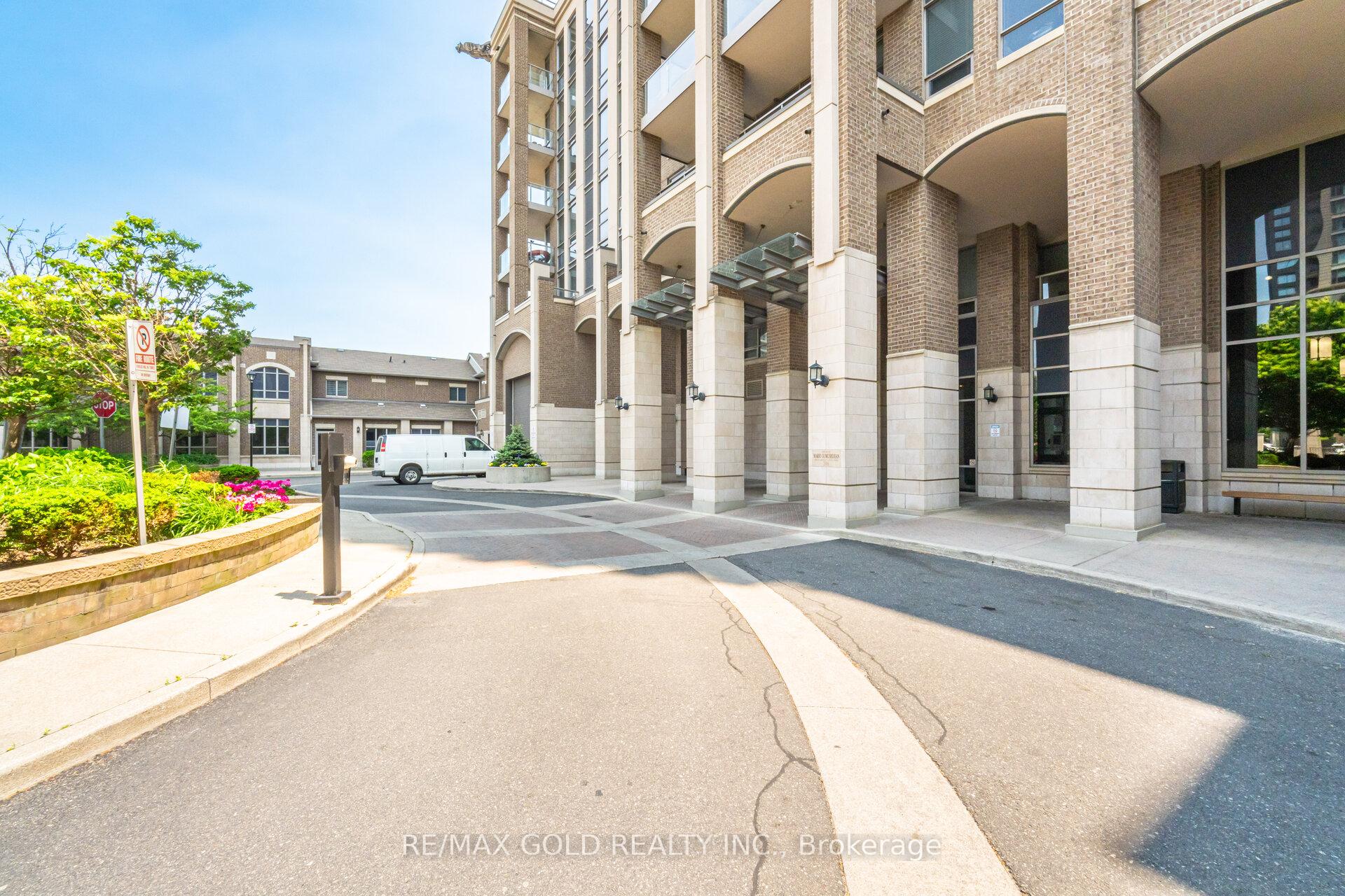 3 Bedrooms Condo at 388 Prince Of Wales, Mississauga For sale