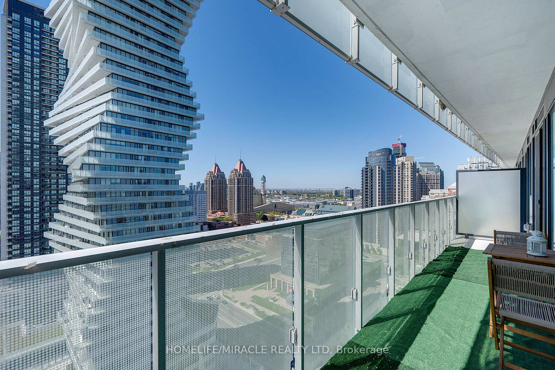 2 Bedrooms Condo at 3883 Quratz, Mississauga For sale