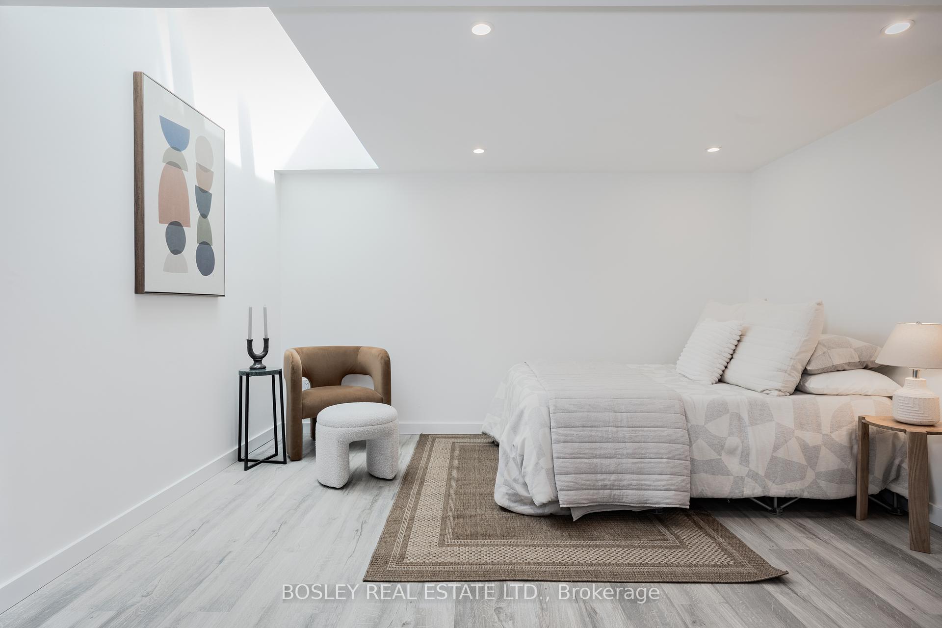 4 Bedrooms Condo at 95 Summerhill, Toronto For sale