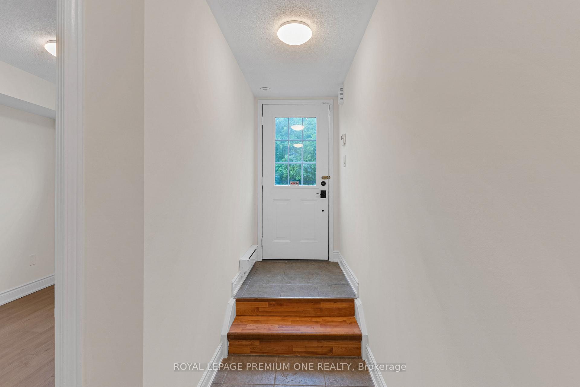 3 Bedrooms Condo at 65 Turntable, Toronto For sale