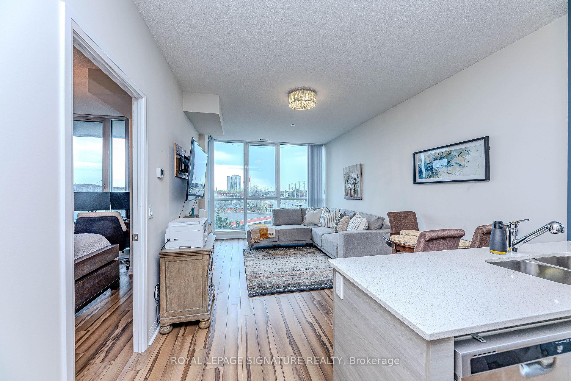 2 Bedrooms Condo at 55 Eglinton, Mississauga For sale