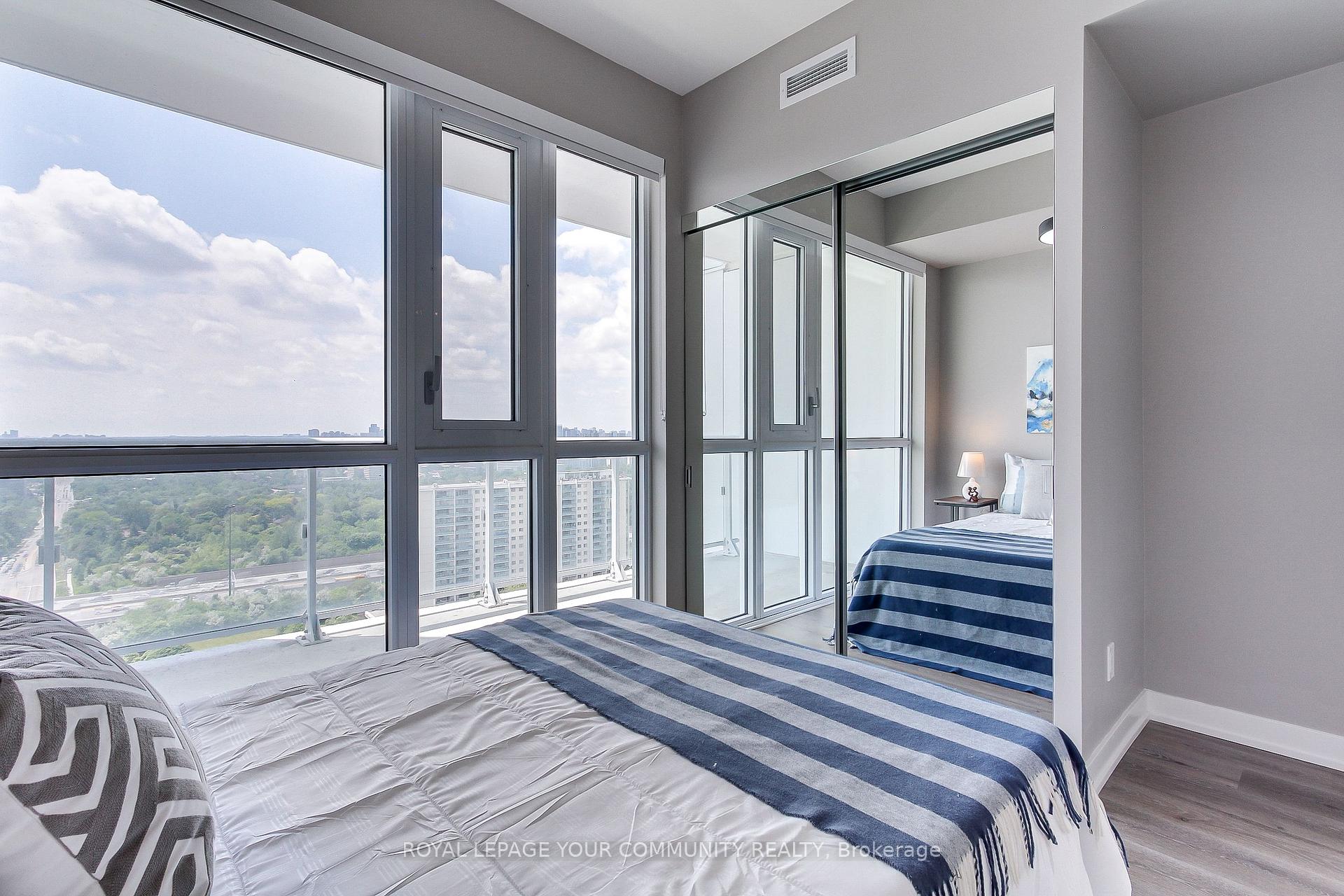 2 Bedrooms Condo at 10 Deerlick, Toronto For sale