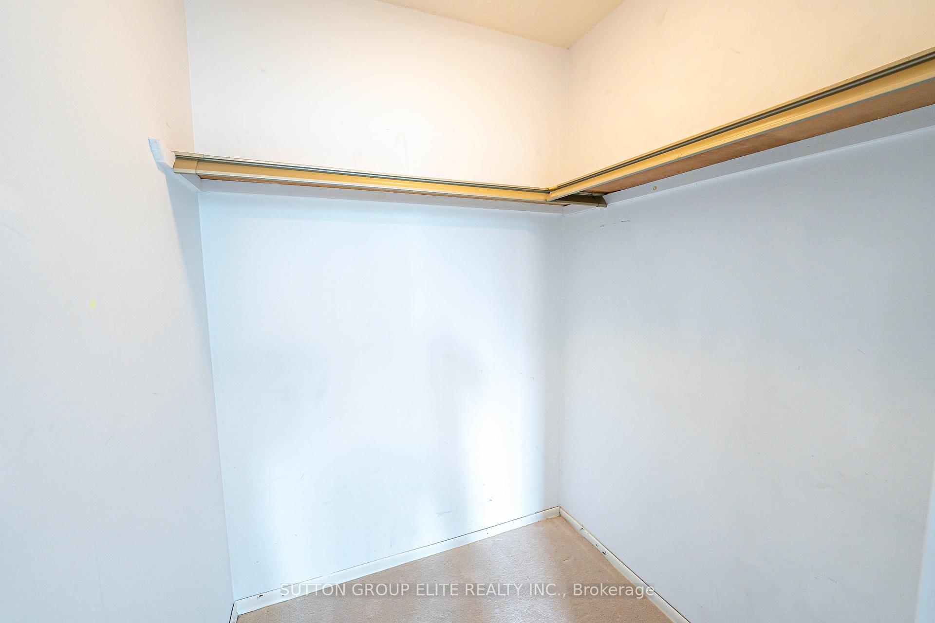 3 Bedrooms Condo at 3590 Kaneff,  Mississauga For sale