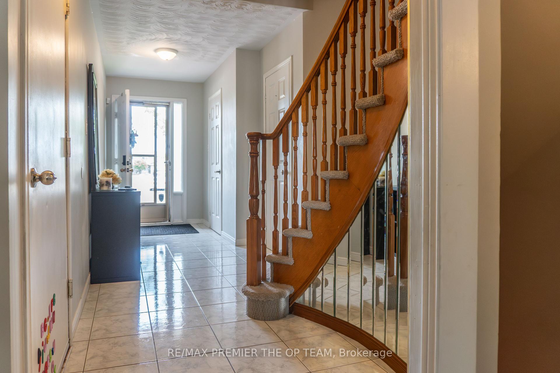 3 Bedrooms Condo at 255 Mount Albion, Hamilton For sale