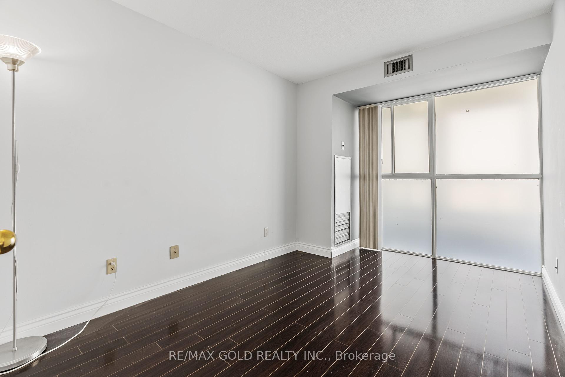 3 Bedrooms Condo at 4460 Tucana, Mississauga For sale