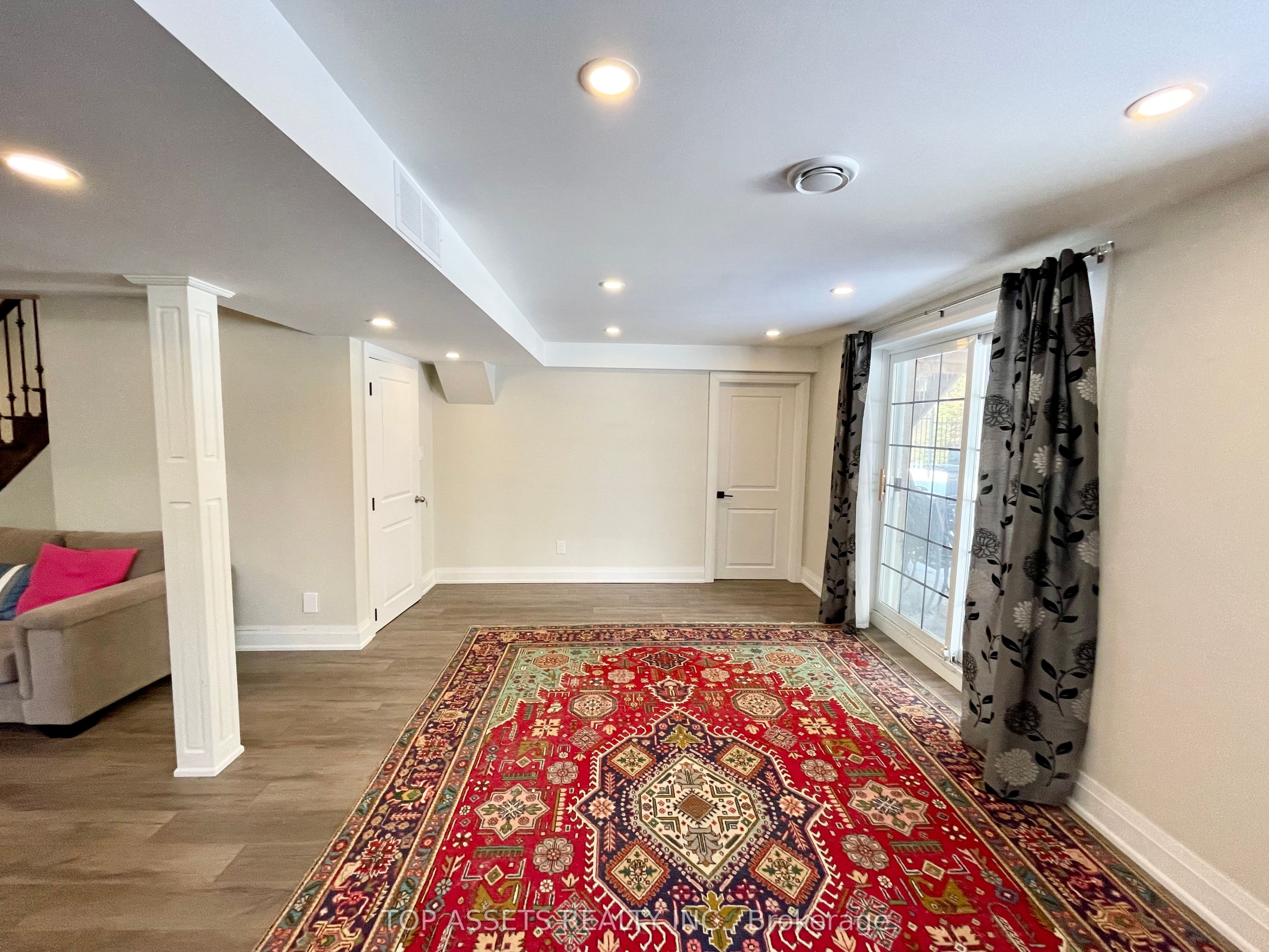 32 Headwater Crescent