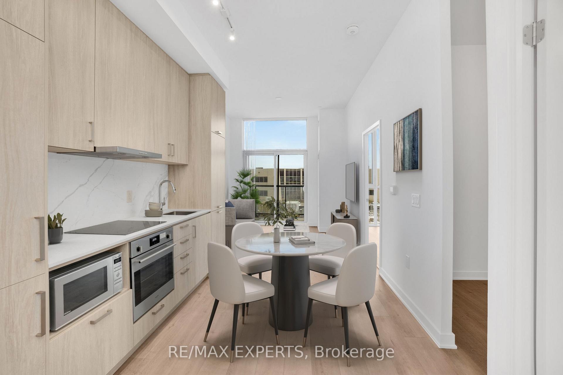 2 Bedrooms Condo at 60 Honeycrisp,  Vaughan For sale
