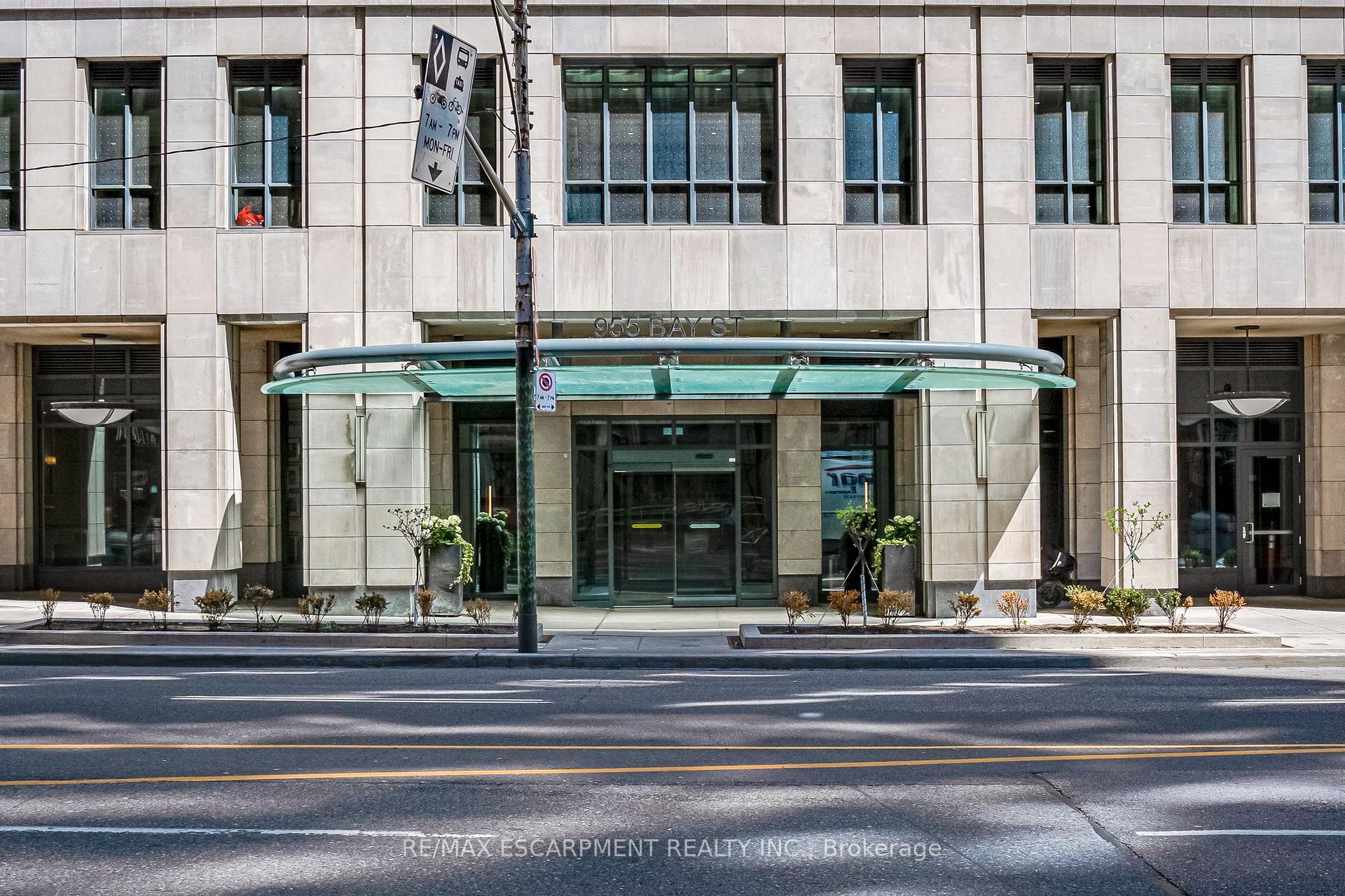 3 Bedrooms Condo at 955 BAY, Toronto For sale