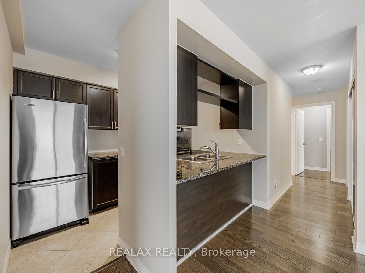 3 Bedrooms Condo at 70 Town Centre,  Toronto For sale