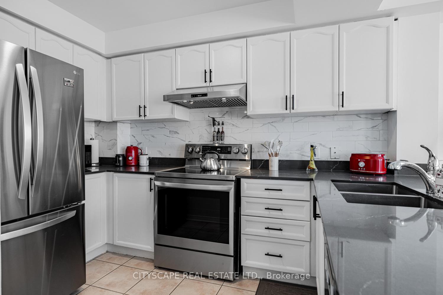 2 Bedrooms Condo at 3055 Elmcreek, Mississauga For sale
