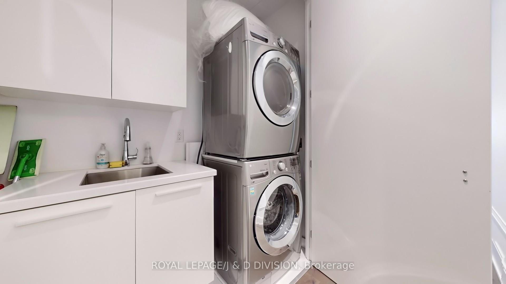 2 Bedrooms Condo at 50 Charles,  Toronto For sale