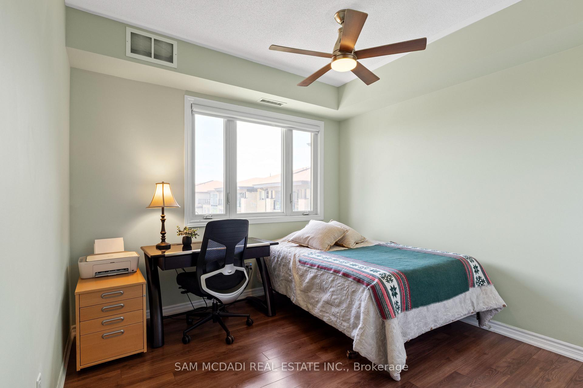2 Bedrooms Condo at 570 Lolita, Mississauga For sale