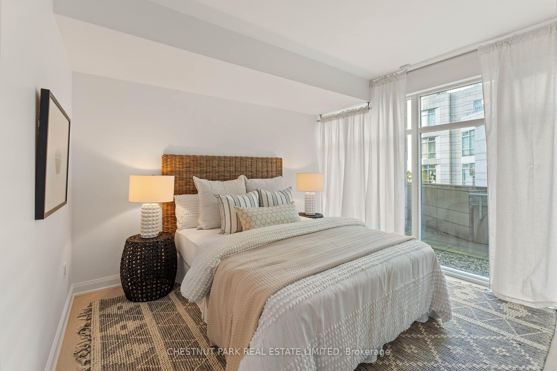 2 Bedrooms Condo at 2181 Yonge, Toronto For sale