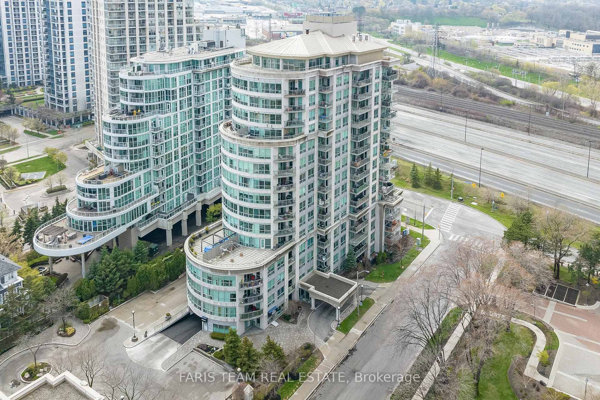 2 Bedrooms Condo at 88 Palace Pier,  Toronto For sale