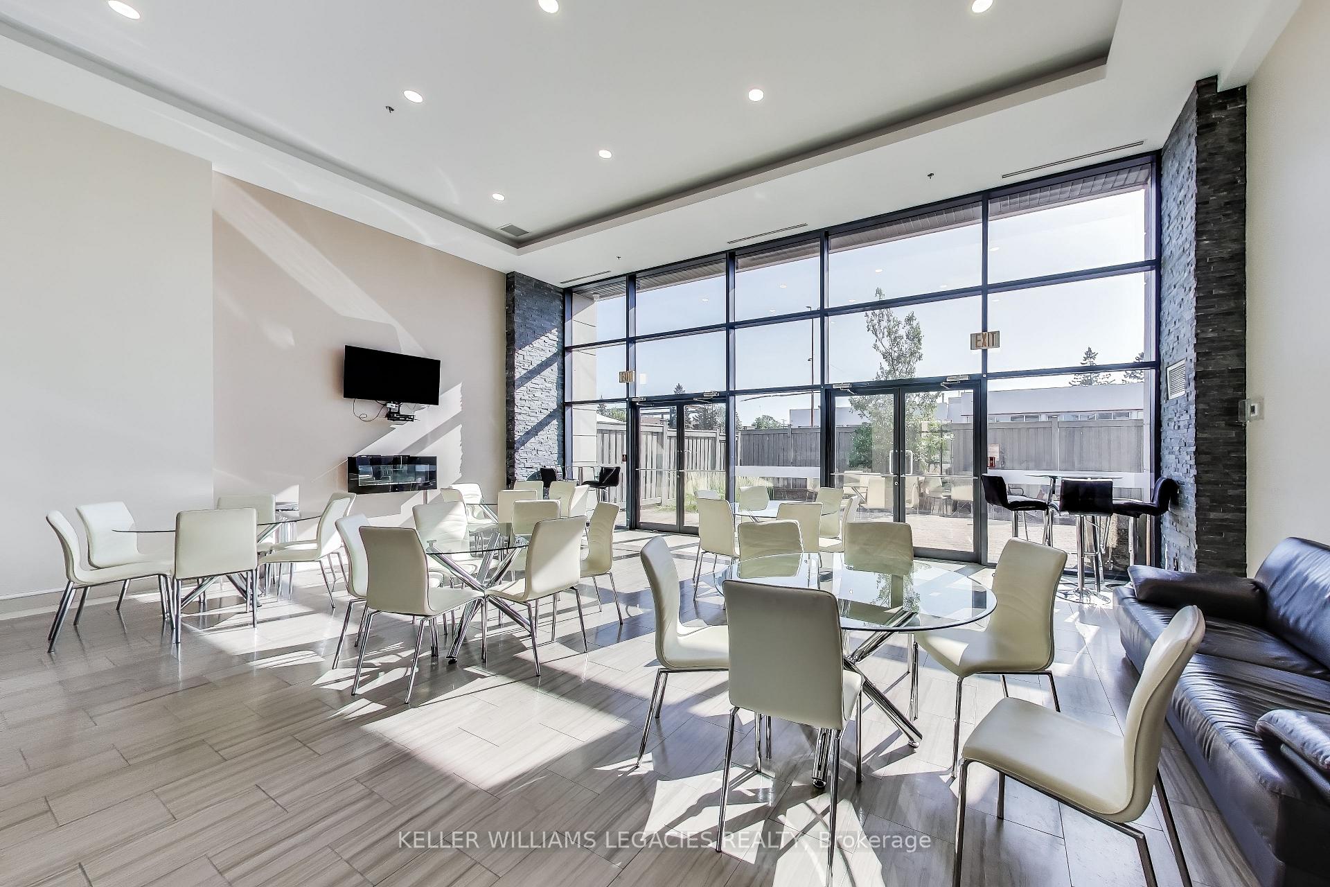 1 Bedroom Condo at 12 Woodstream, Vaughan For sale