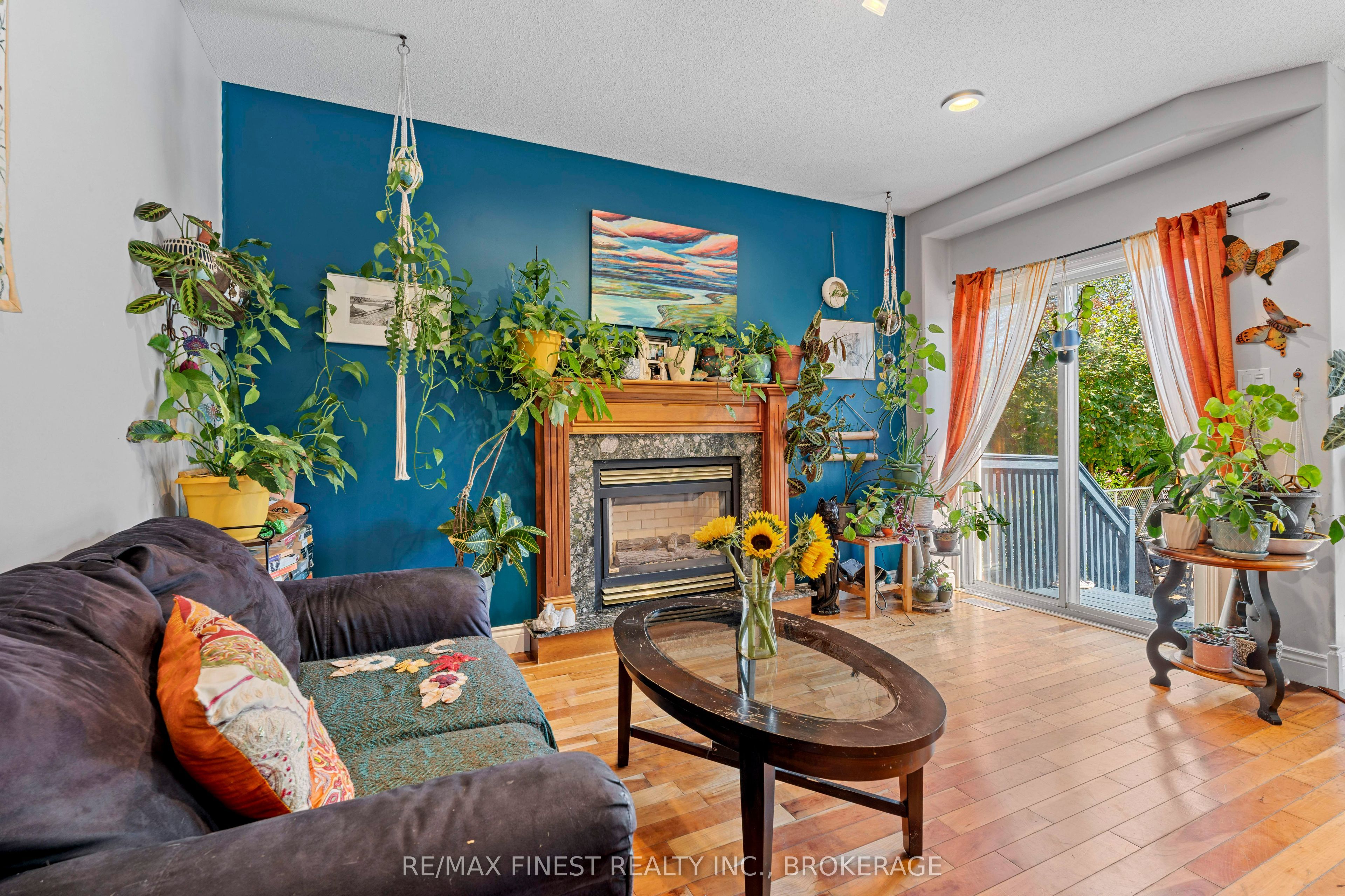 688 PARKSIDE Crescent