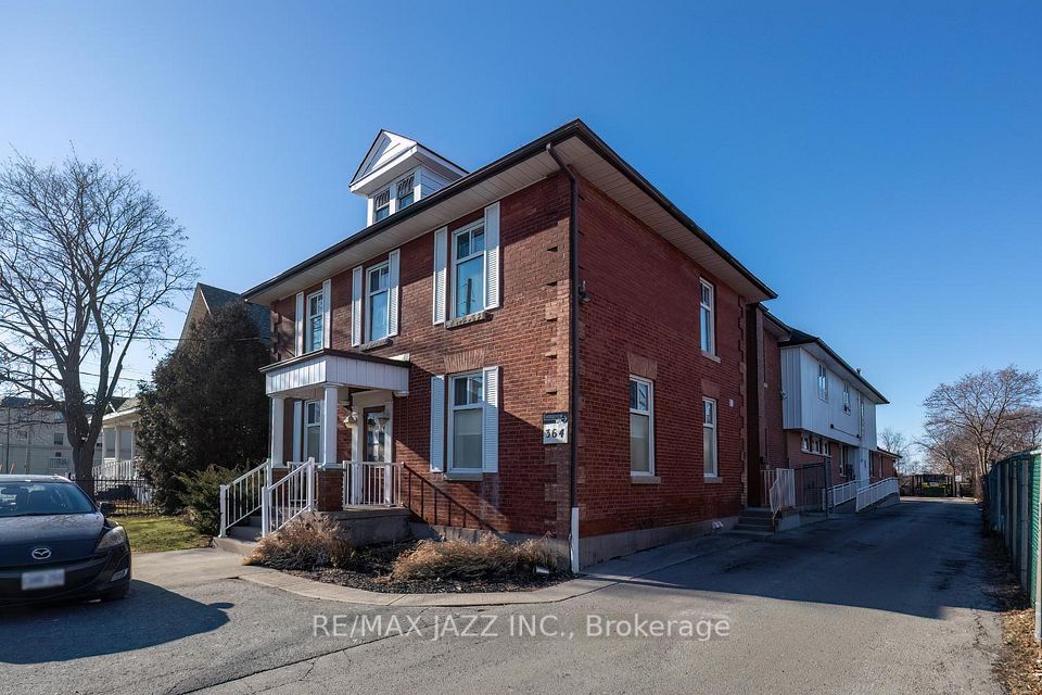 364 Simcoe