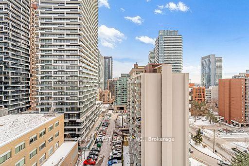 2 Bedrooms Condo at 70 Roehampton,  Toronto For sale