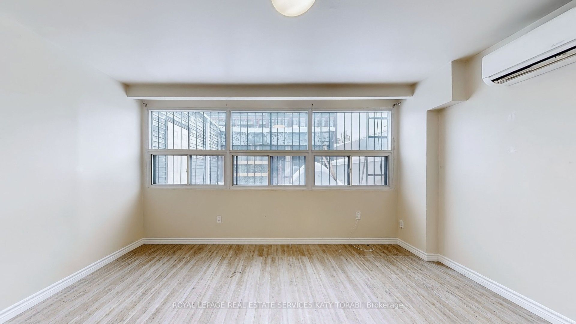 566 Queen Street W