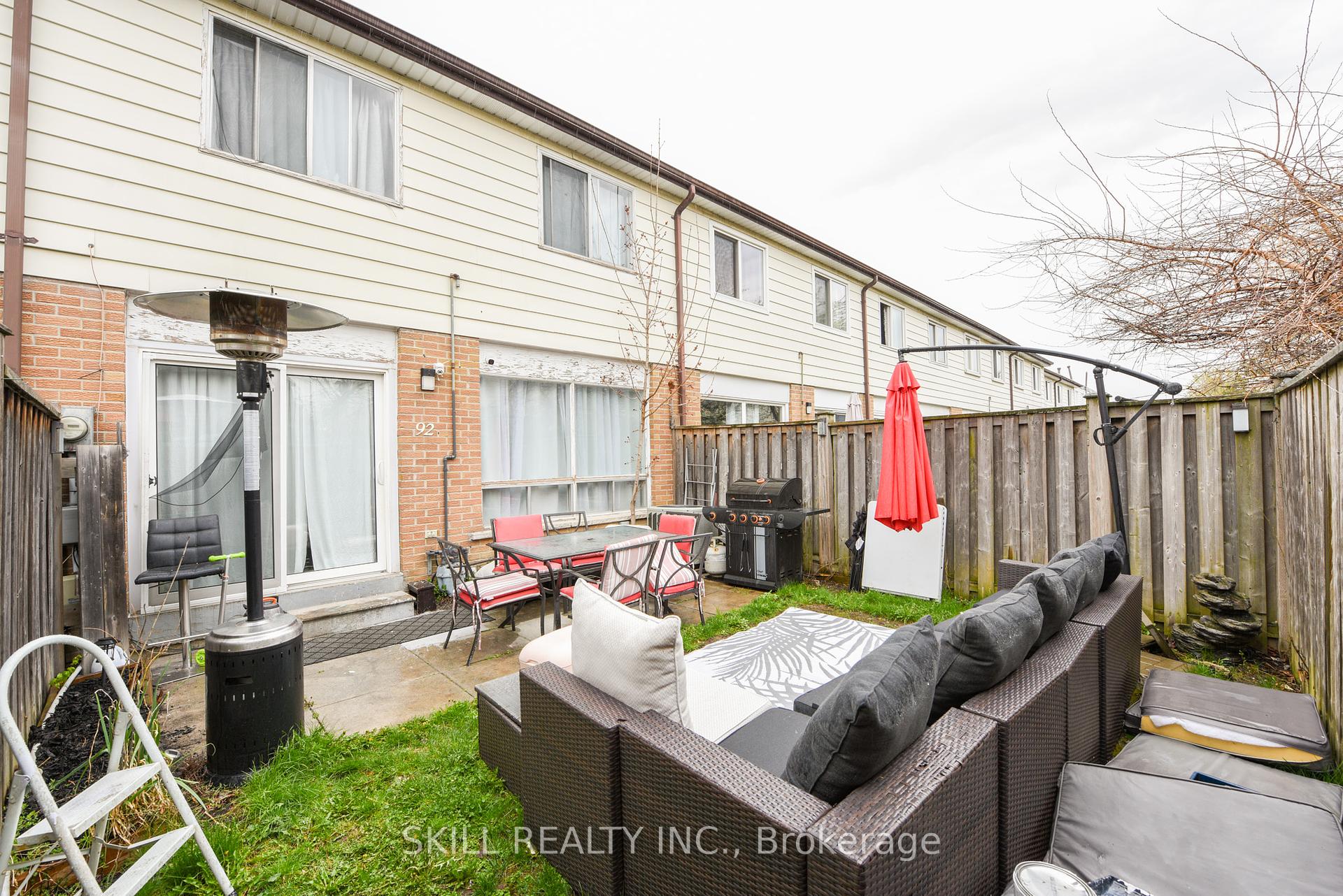 5 Bedrooms Condo at 7500 Goreway,  Mississauga For sale