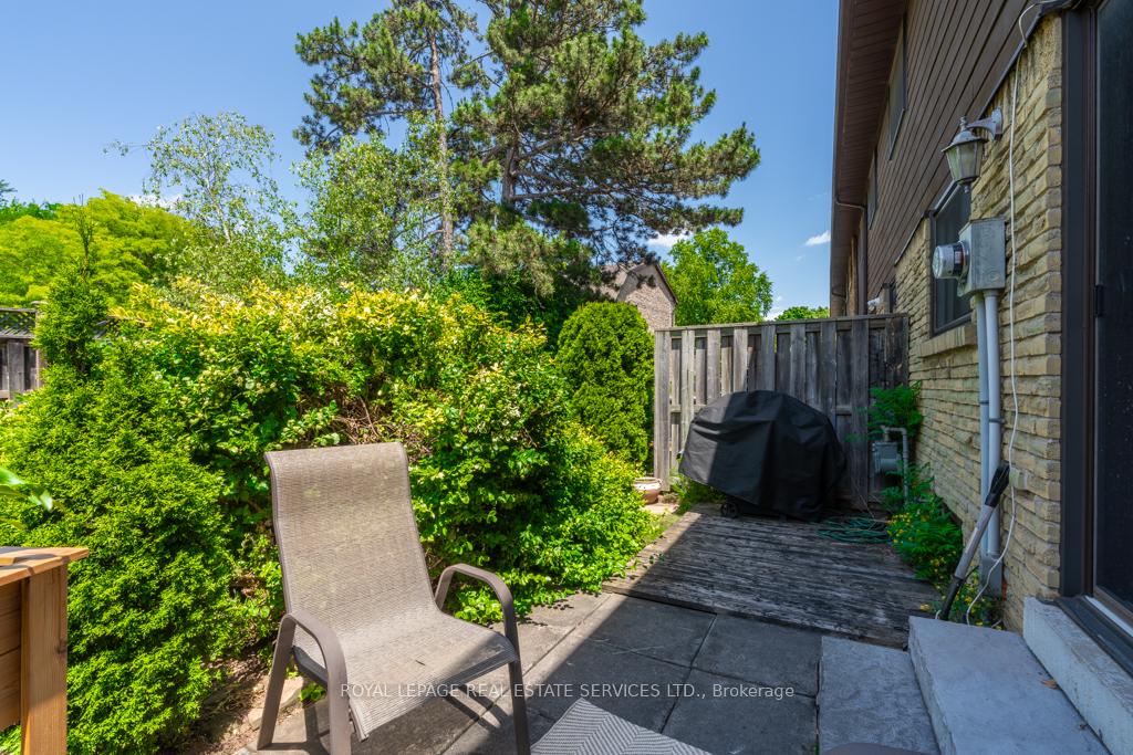 4 Bedrooms Condo at 584 Forestwood, Burlington For sale