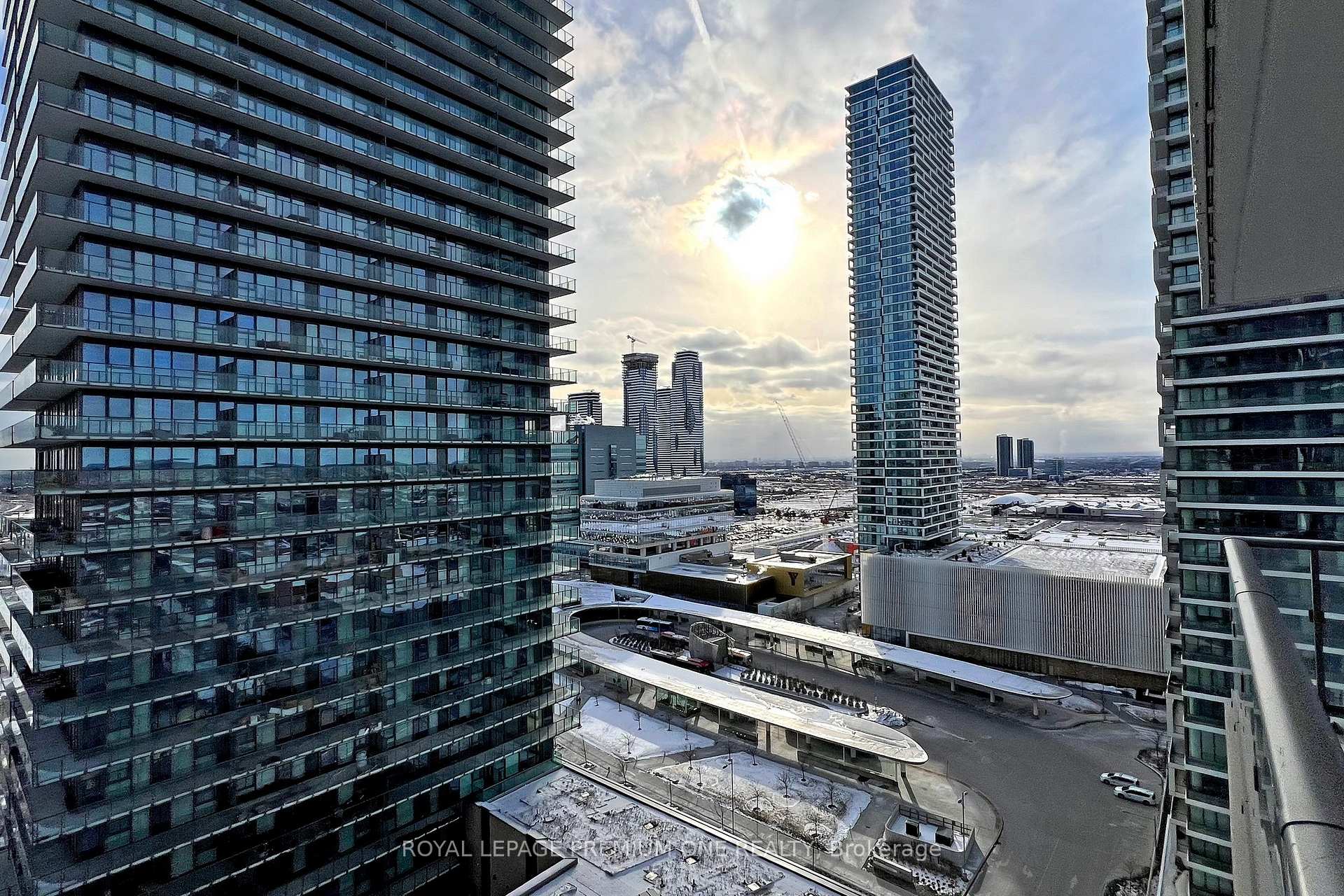 2 Bedrooms Condo at 1000 Portage,  Vaughan For sale