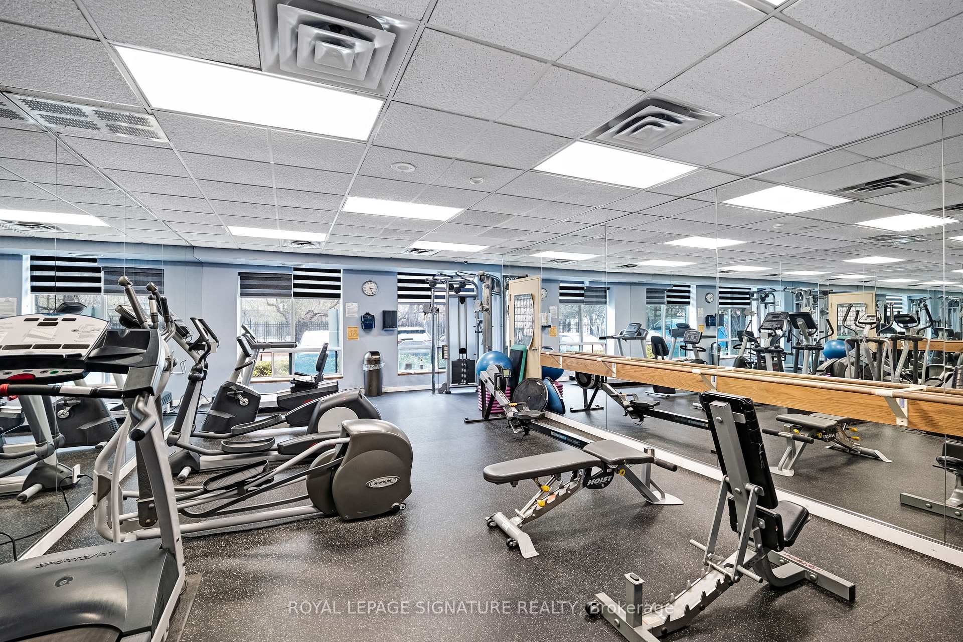 2 Bedrooms Condo at 233 Beecroft, Toronto For sale