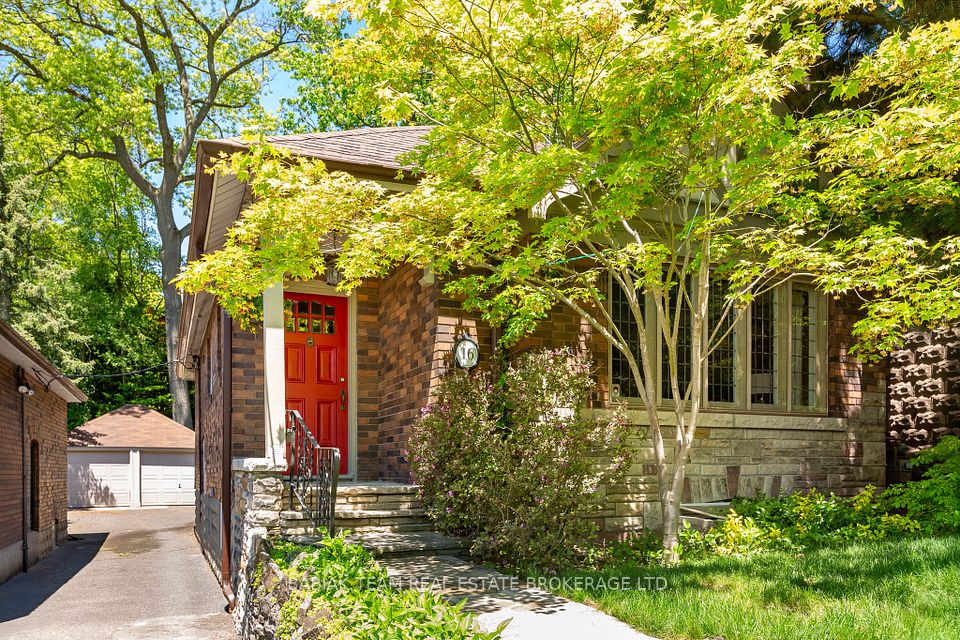 16 Halford Avenue, Toronto, ON M6S 4E9