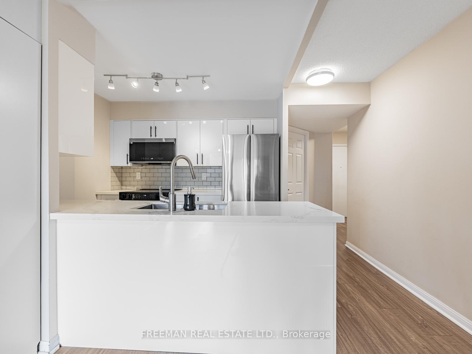 2 Bedrooms Condo at 260 Merton, Toronto For sale